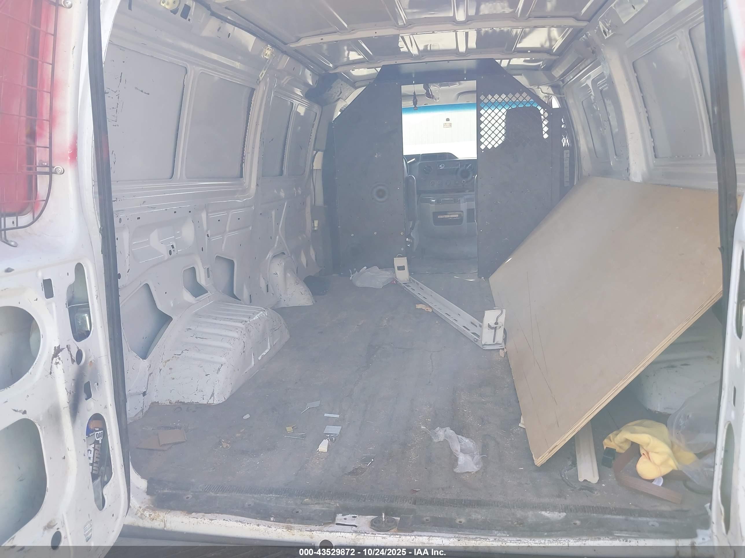 FORD E-250 image 8