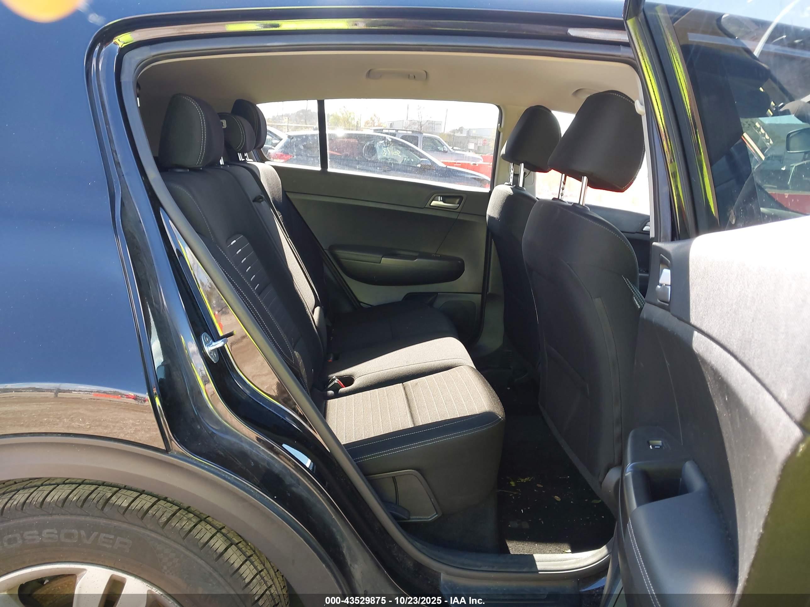 KIA SPORTAGE image 8