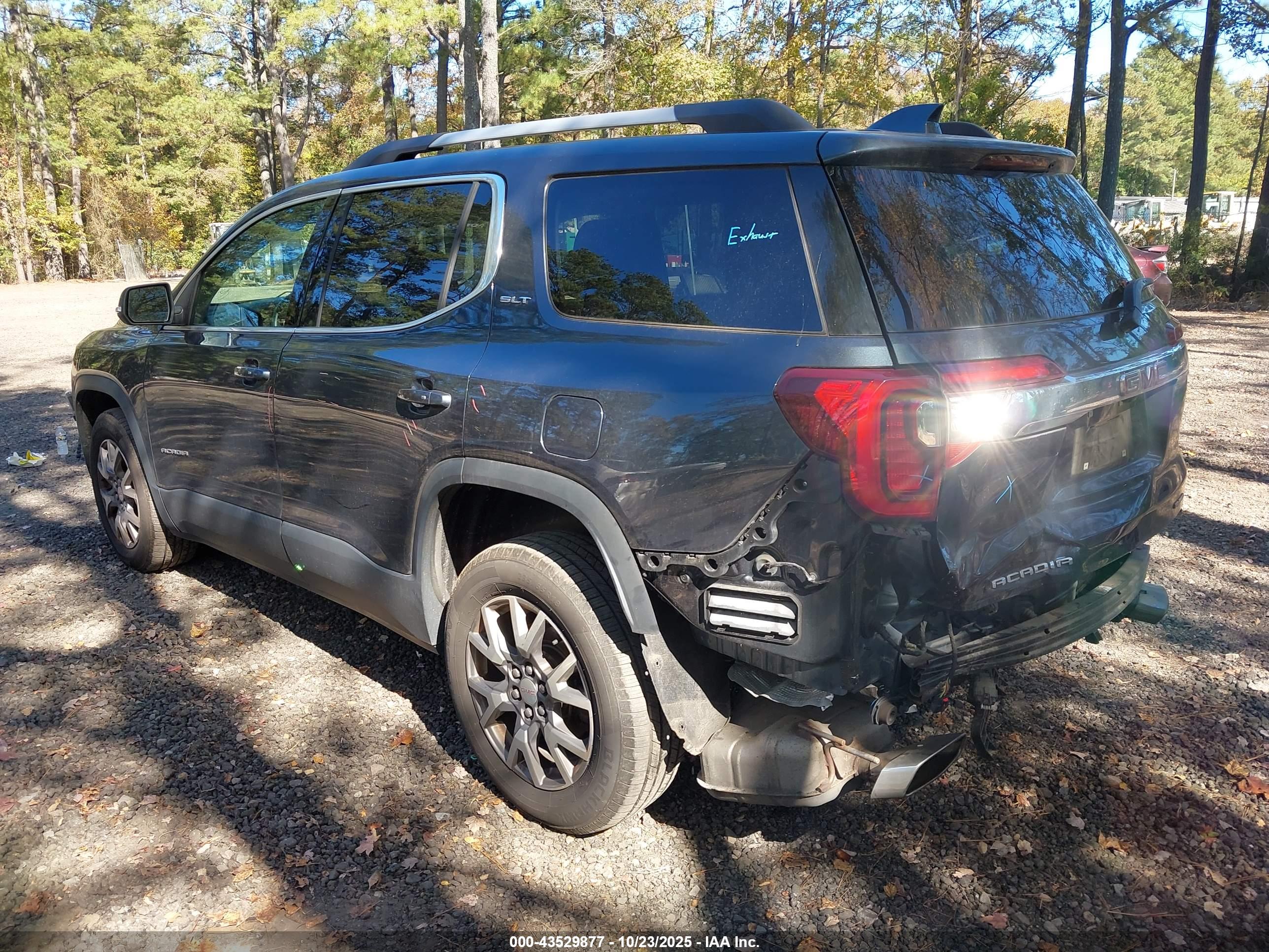 GMC ACADIA image 3
