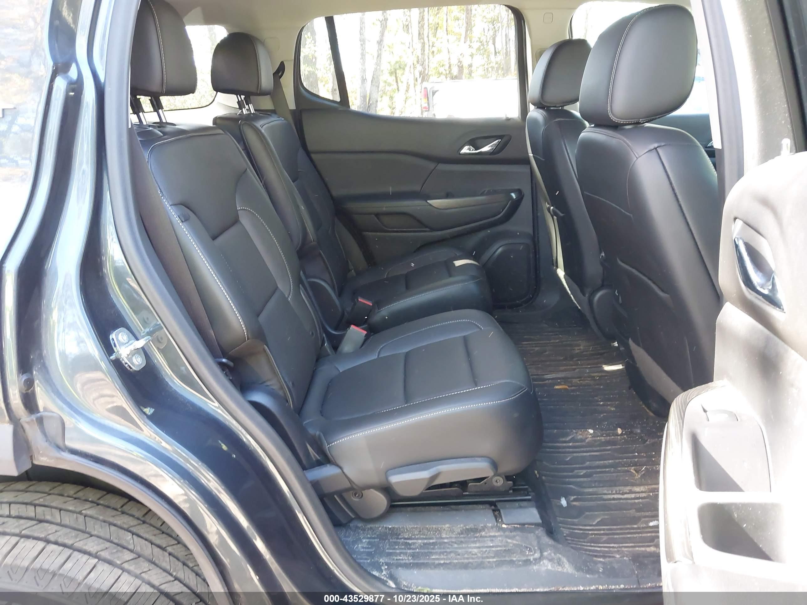 GMC ACADIA image 8