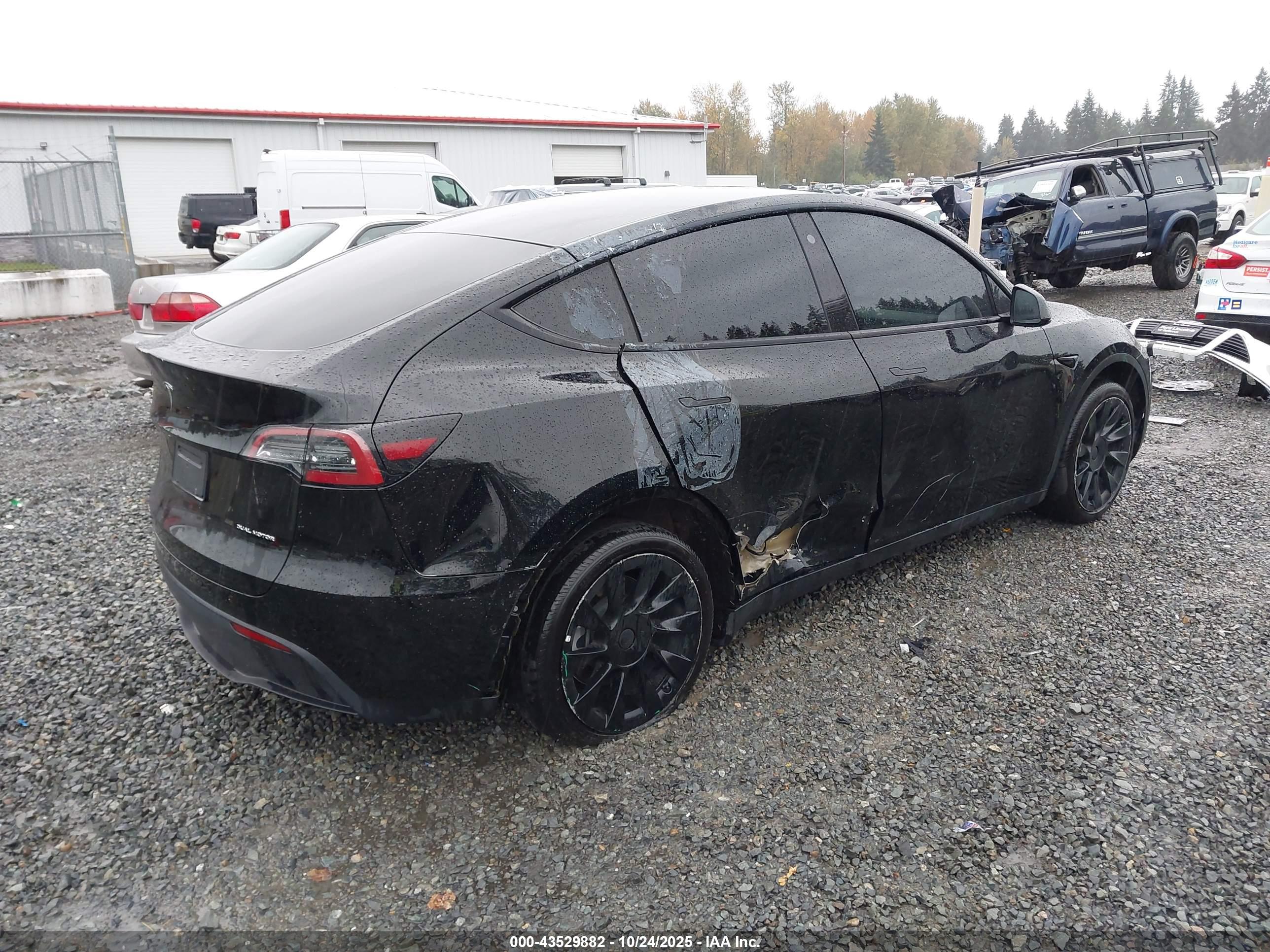 TESLA MODEL image 4