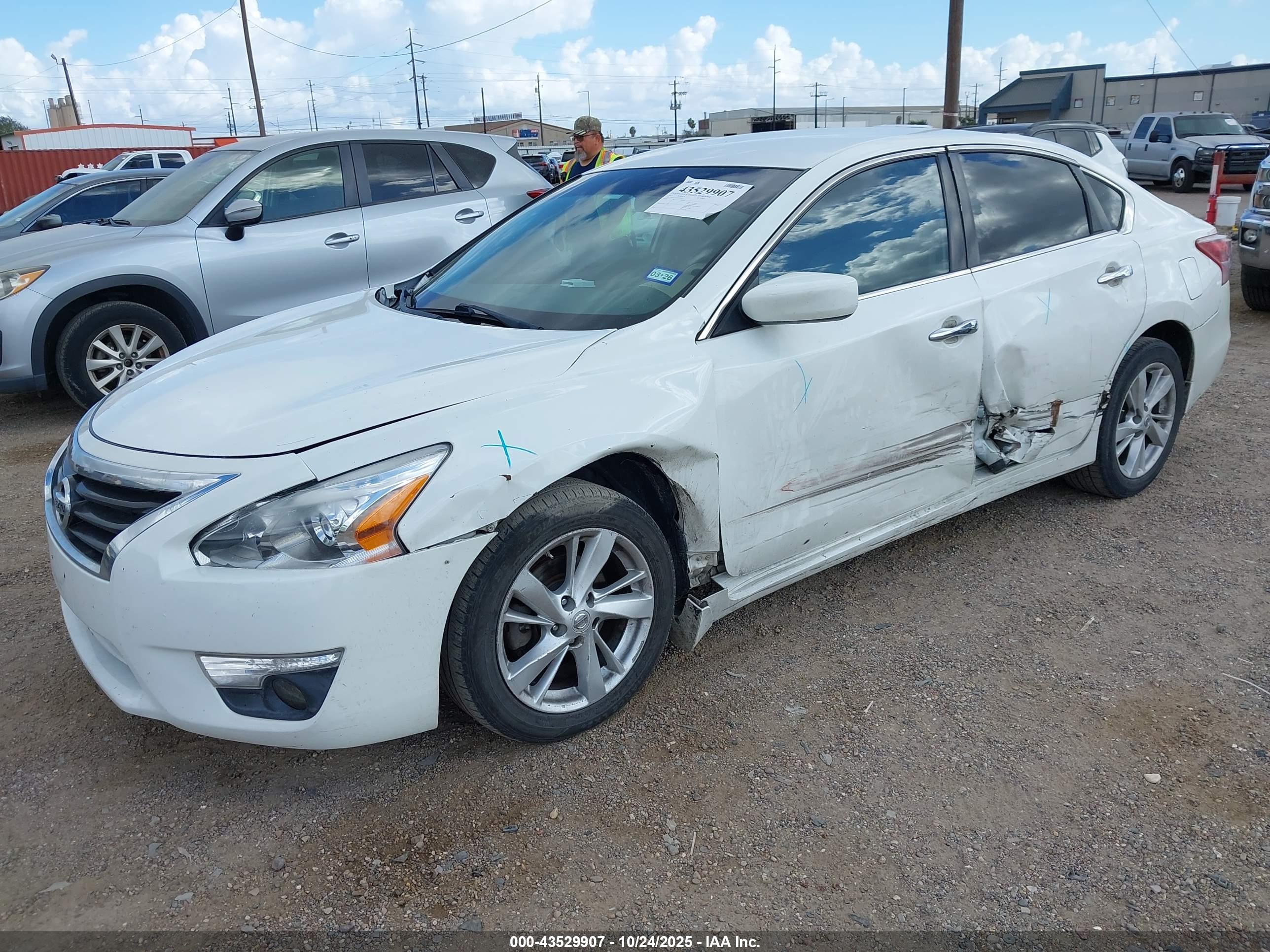NISSAN ALTIMA image 2