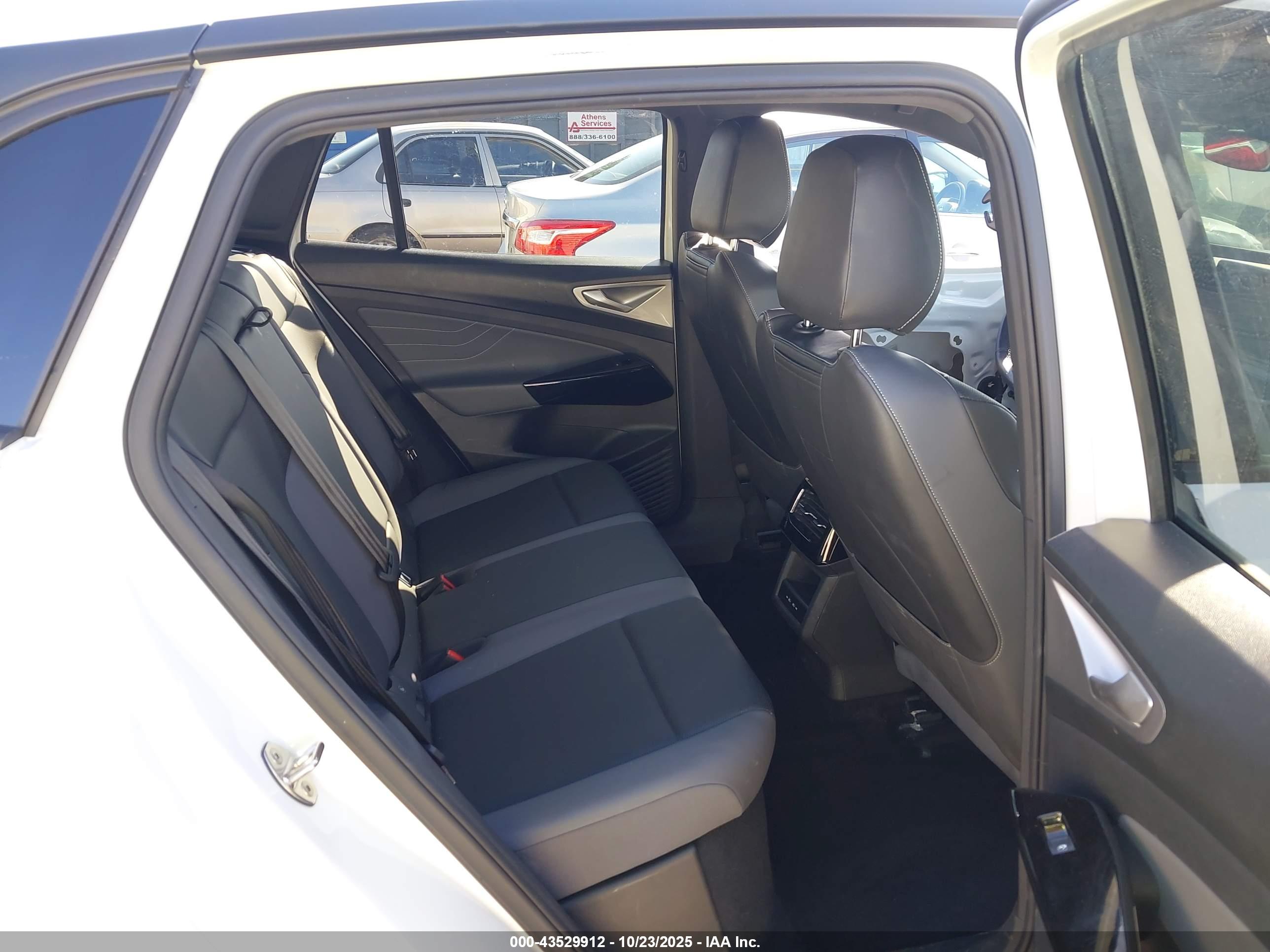 VOLKSWAGEN ID.4 image 8