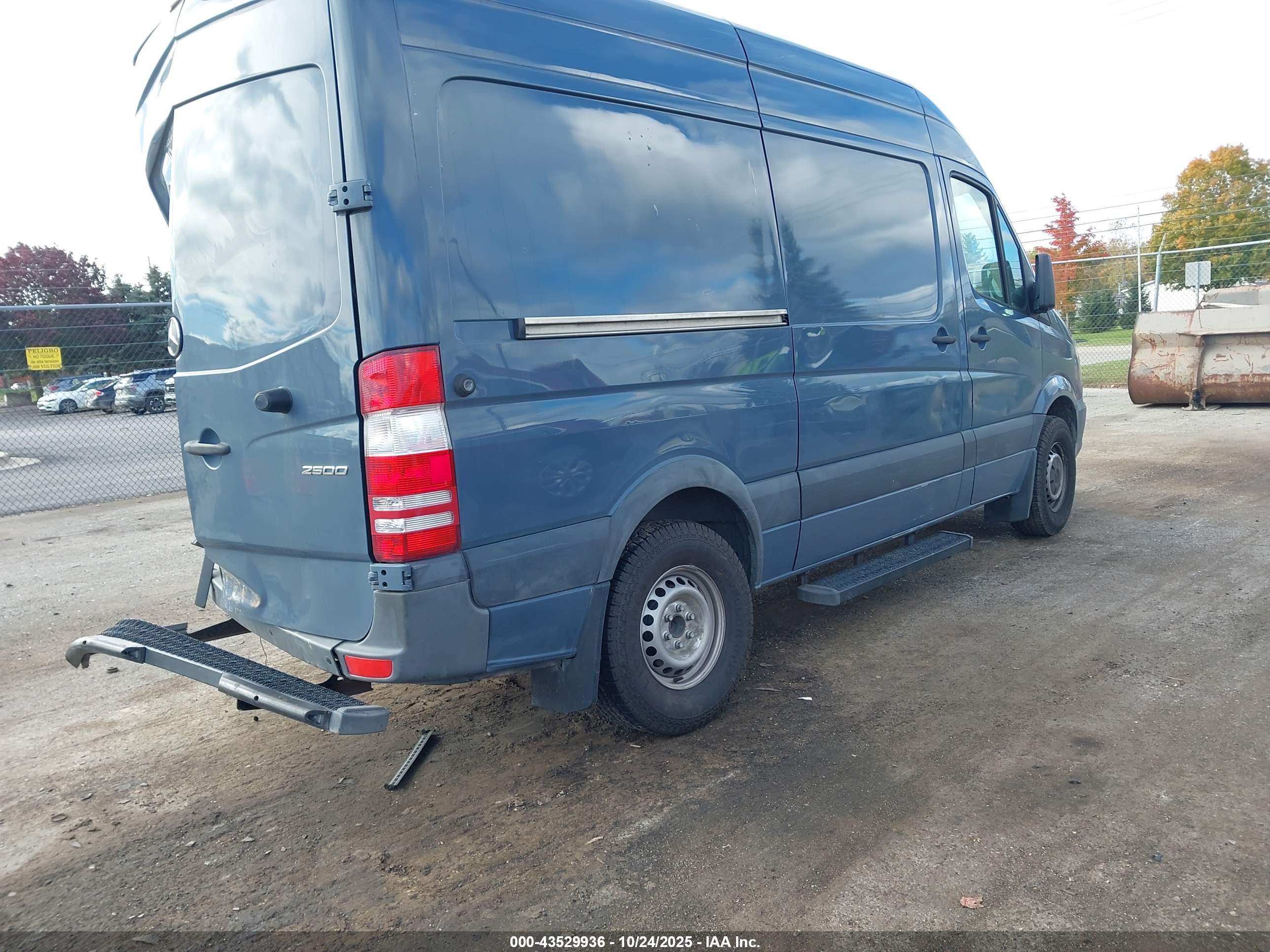 MERCEDES-BENZ SPRINTER image 4
