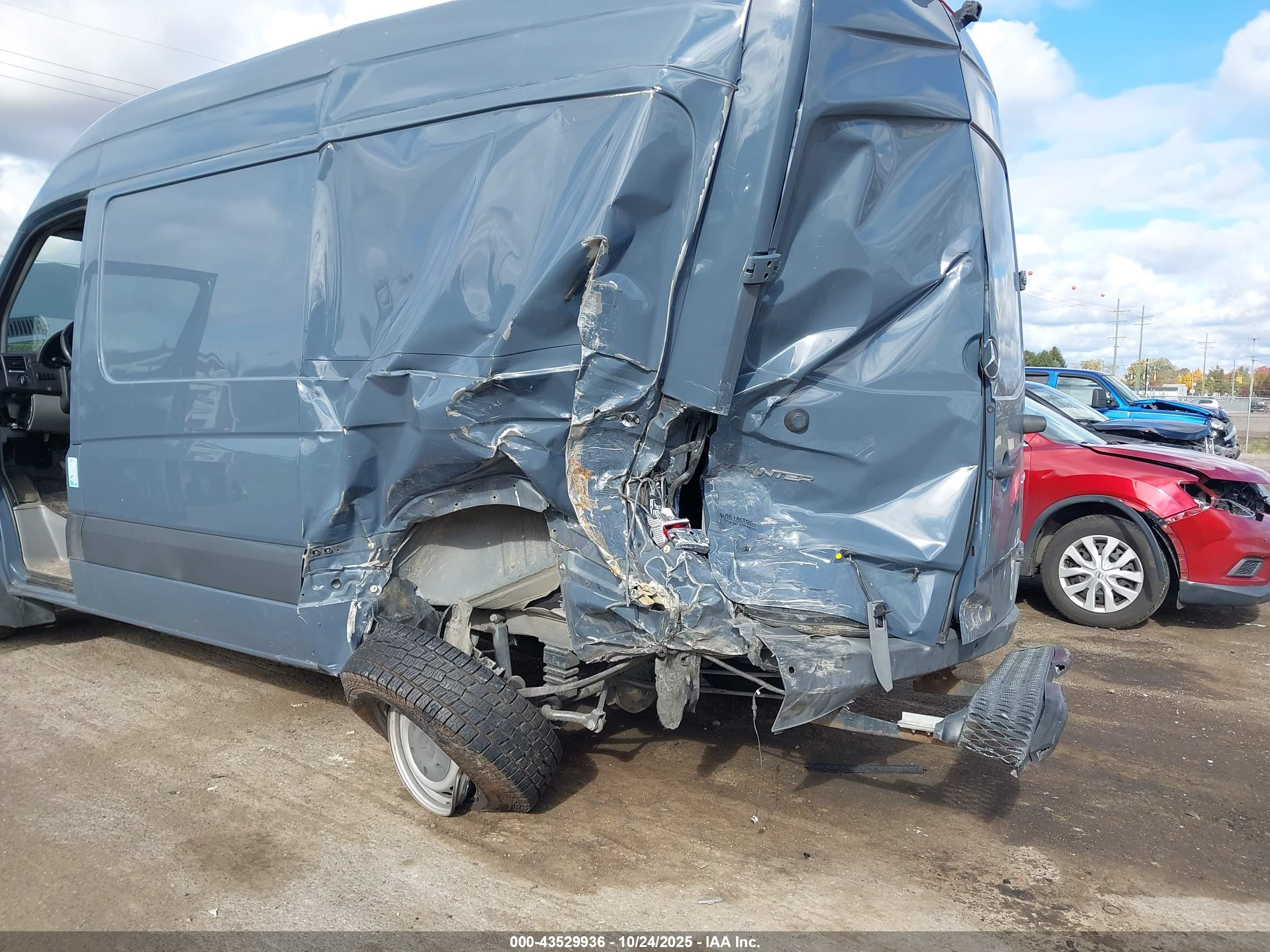 MERCEDES-BENZ SPRINTER image 6