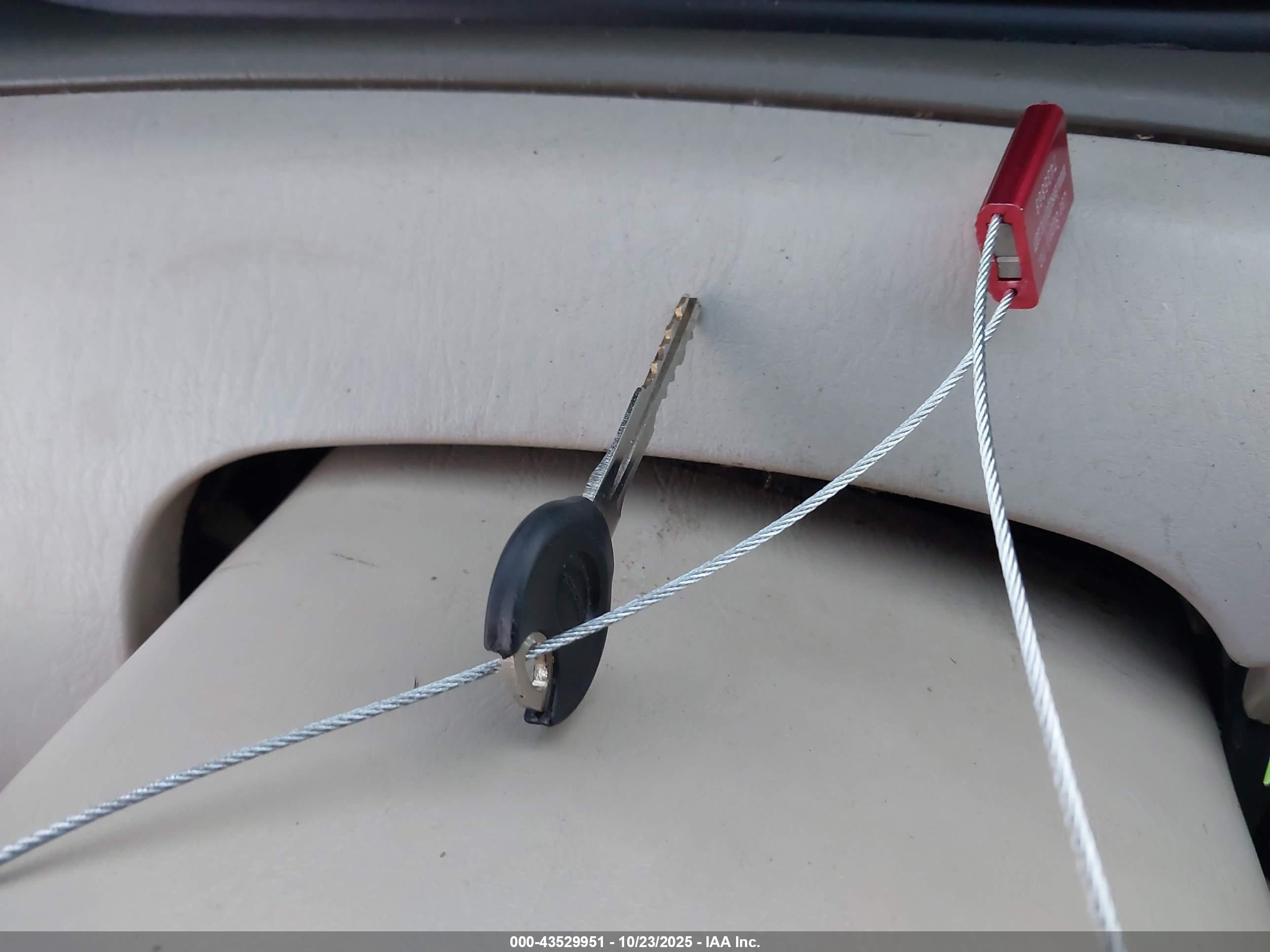 TOYOTA AVALON image 11