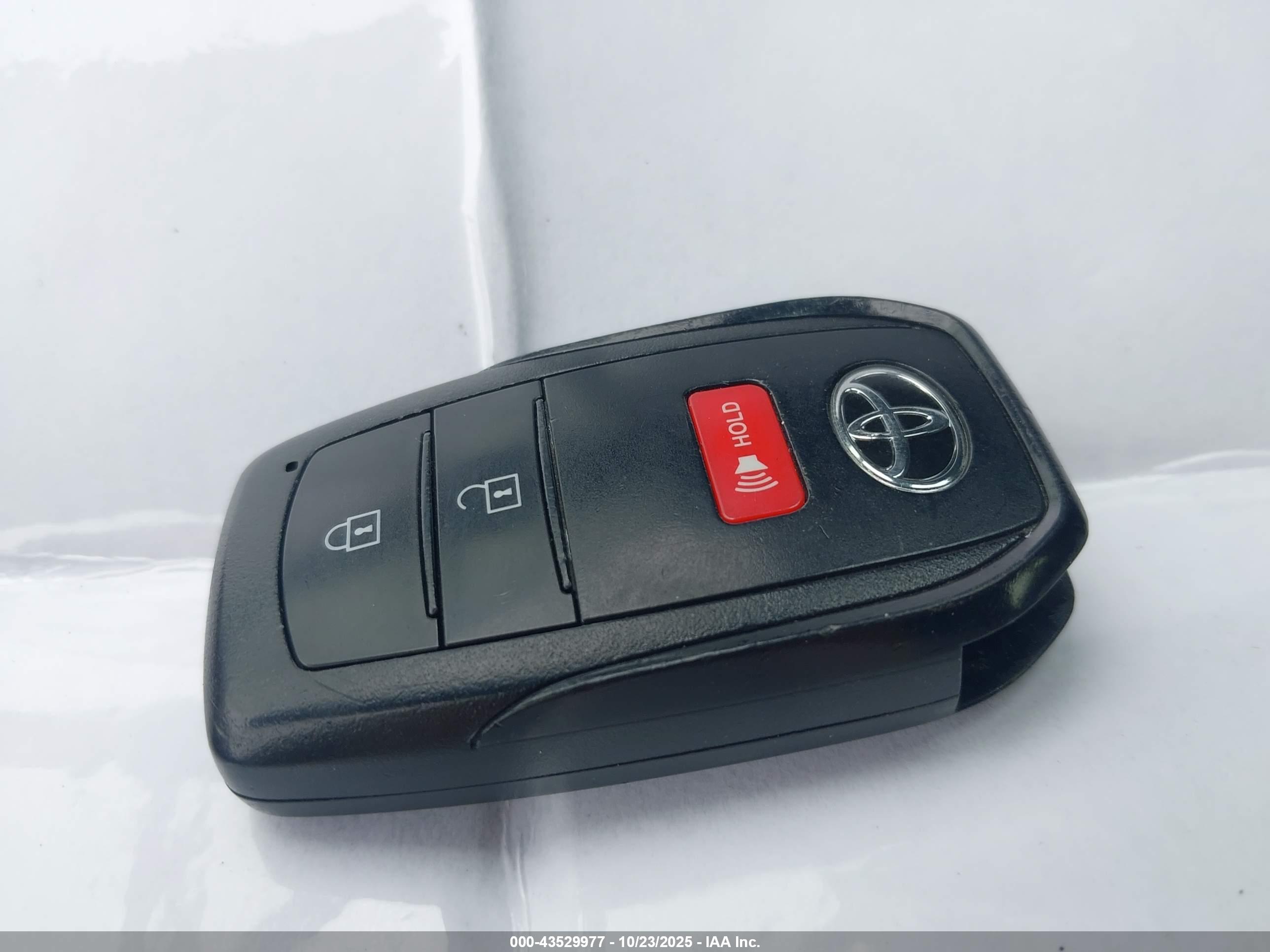 TOYOTA PRIUS image 11