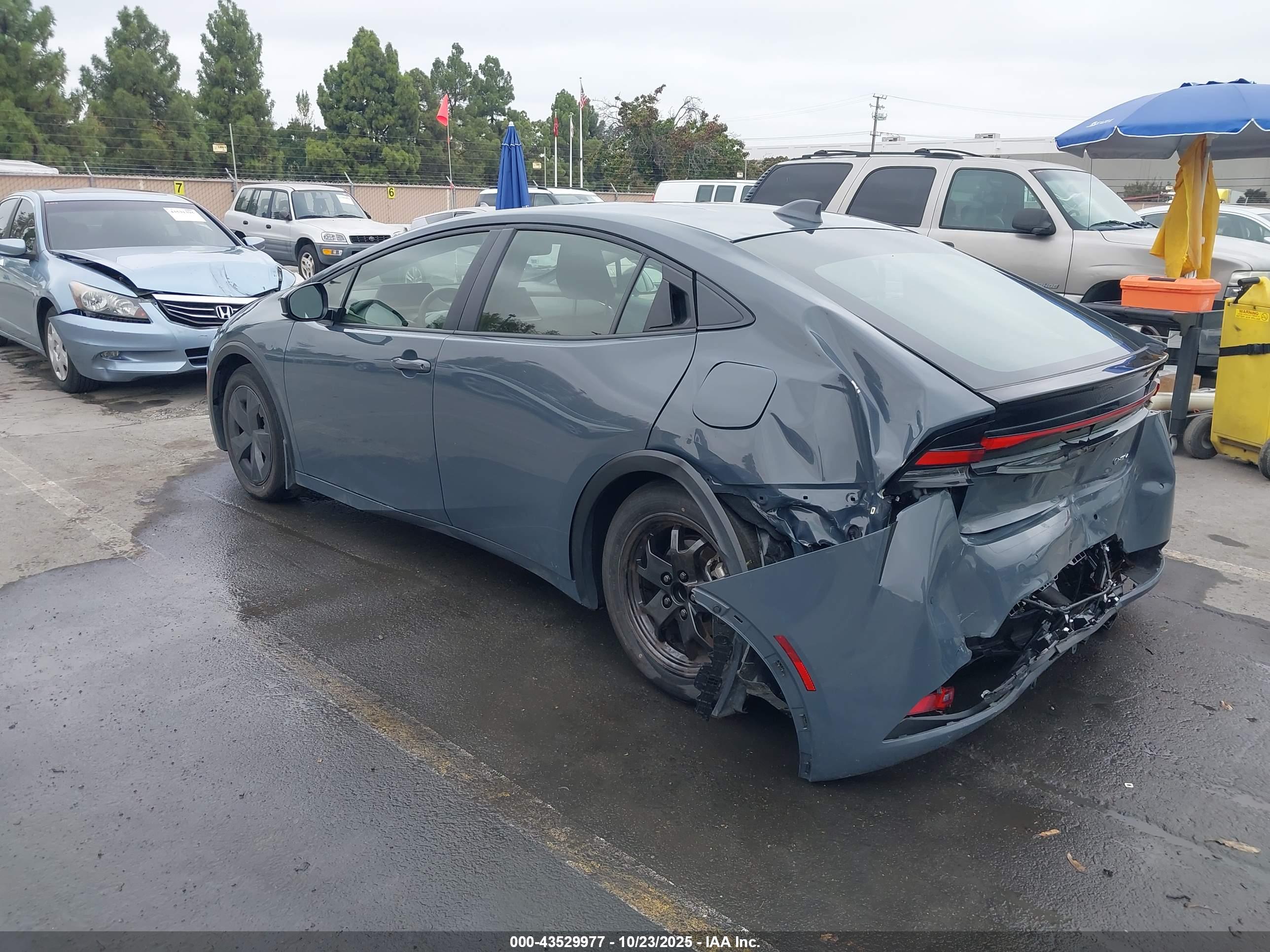 TOYOTA PRIUS image 3