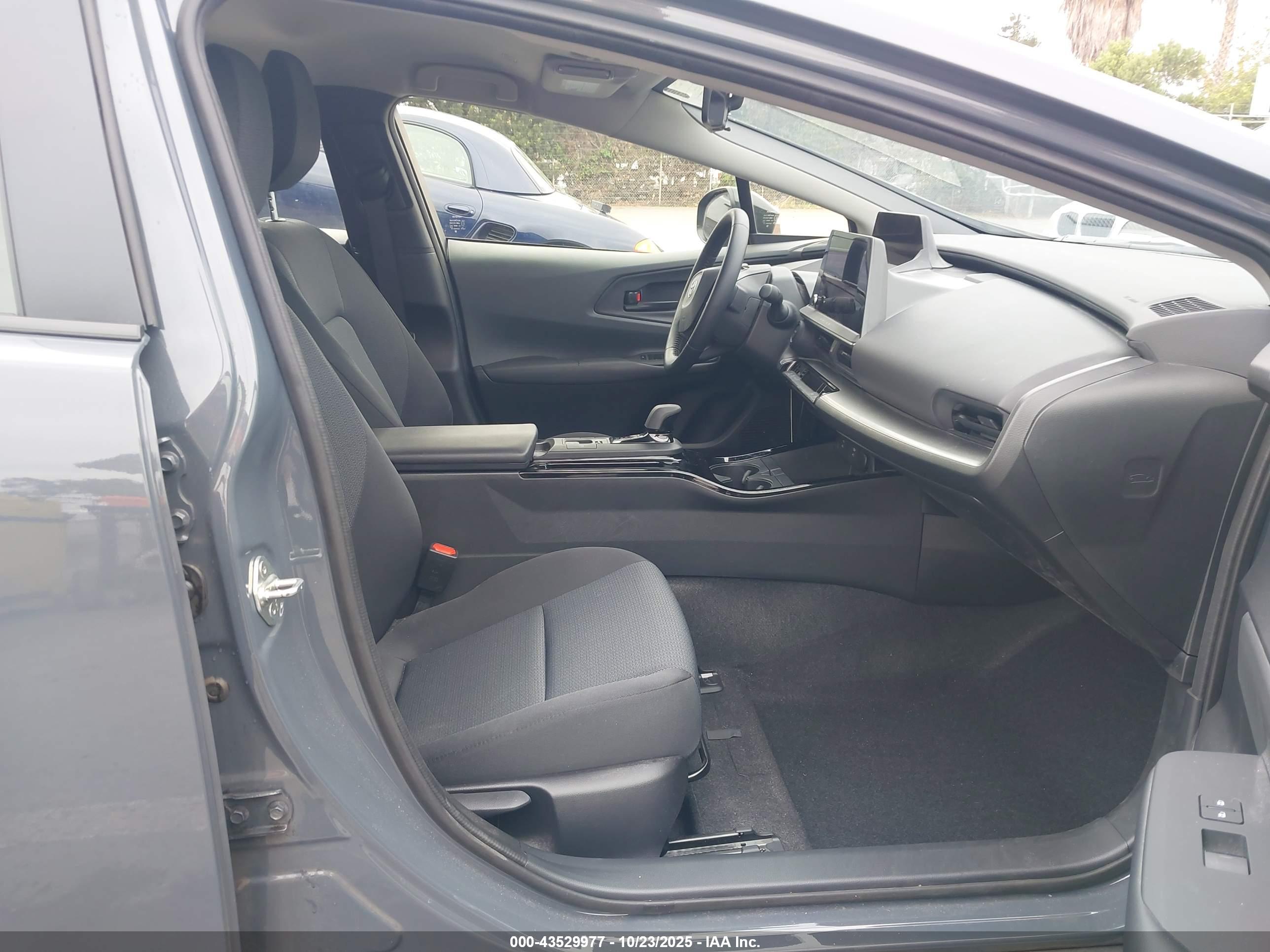 TOYOTA PRIUS image 5