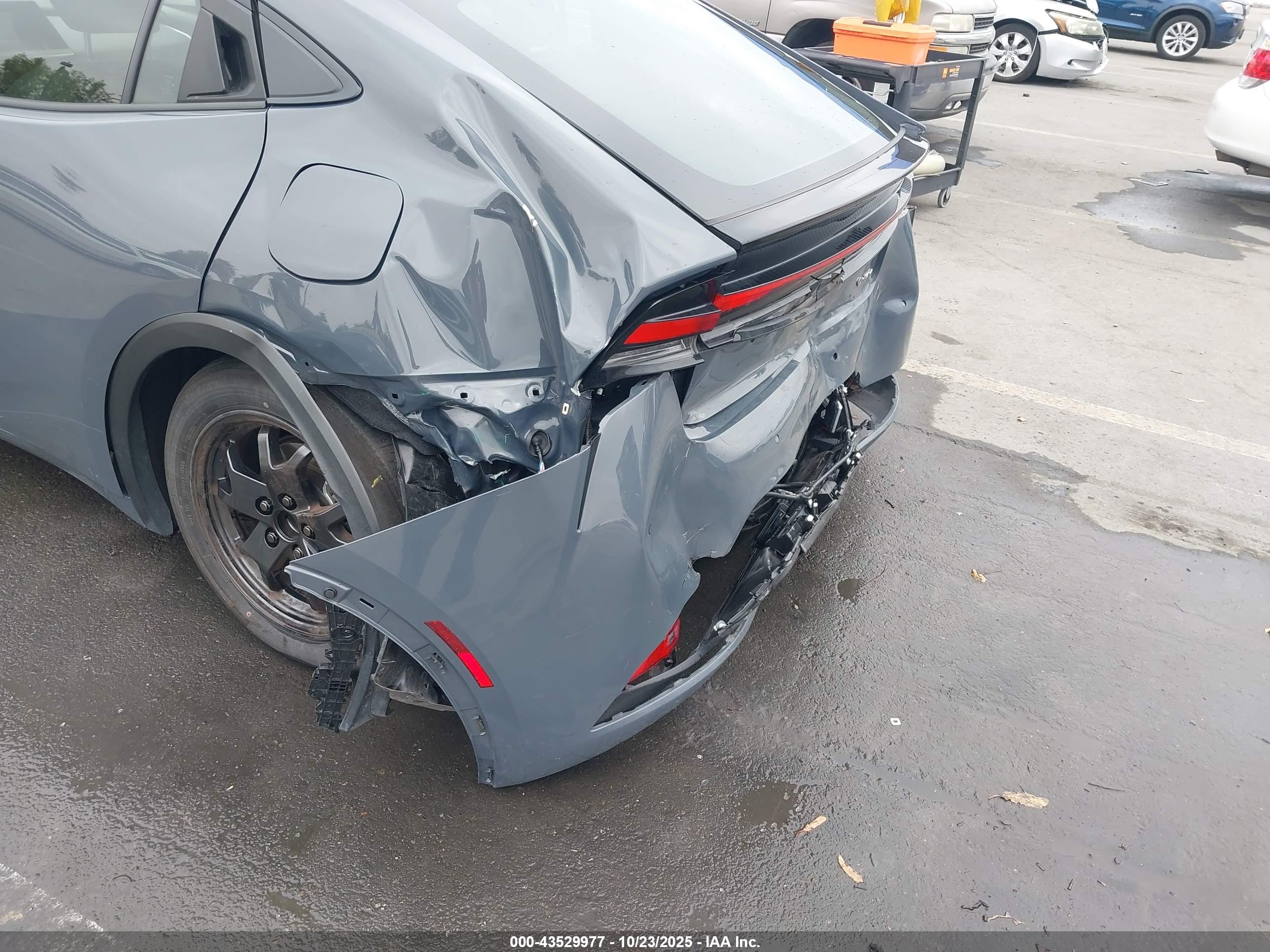 TOYOTA PRIUS image 6