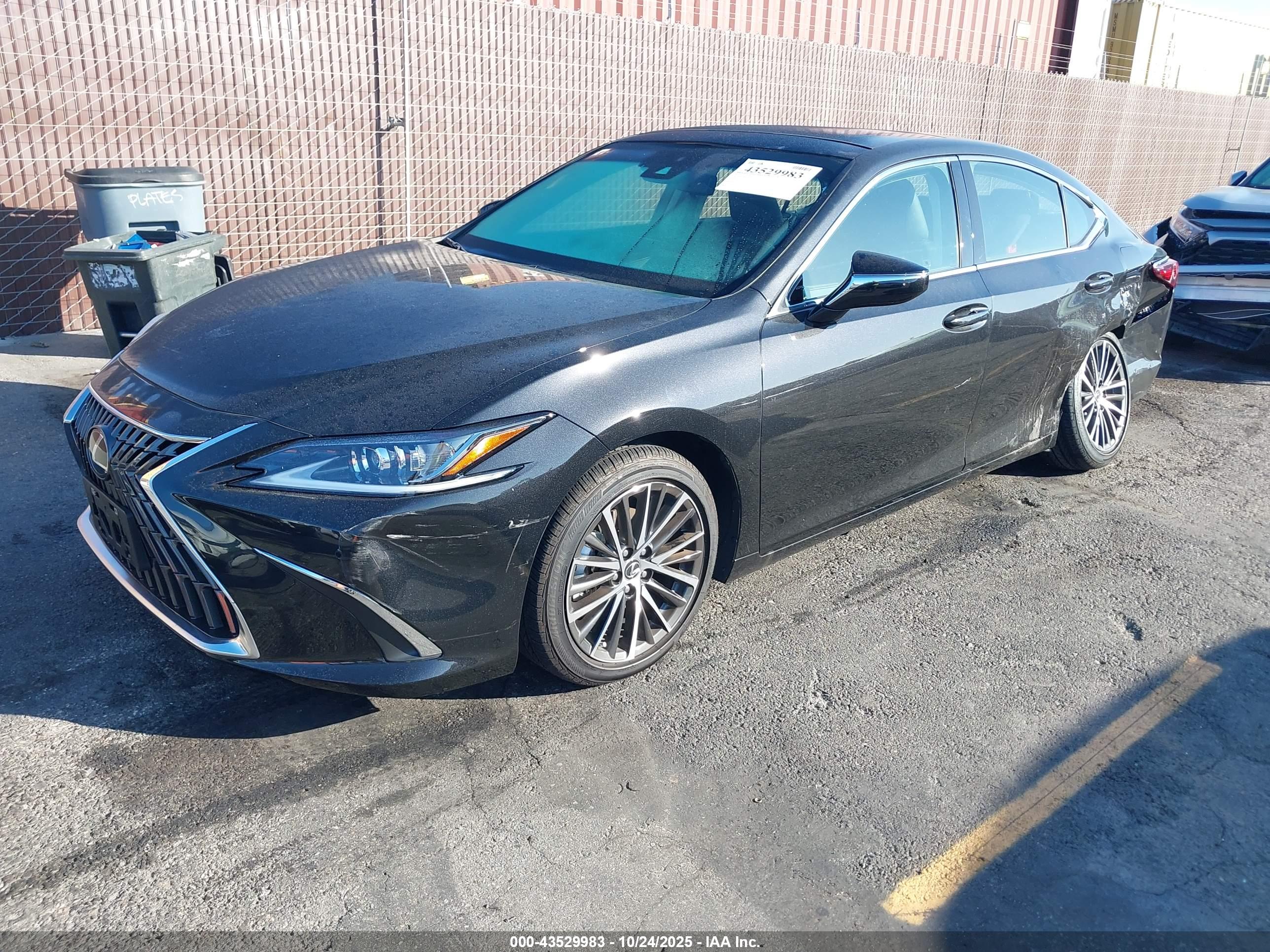 LEXUS ES image 2