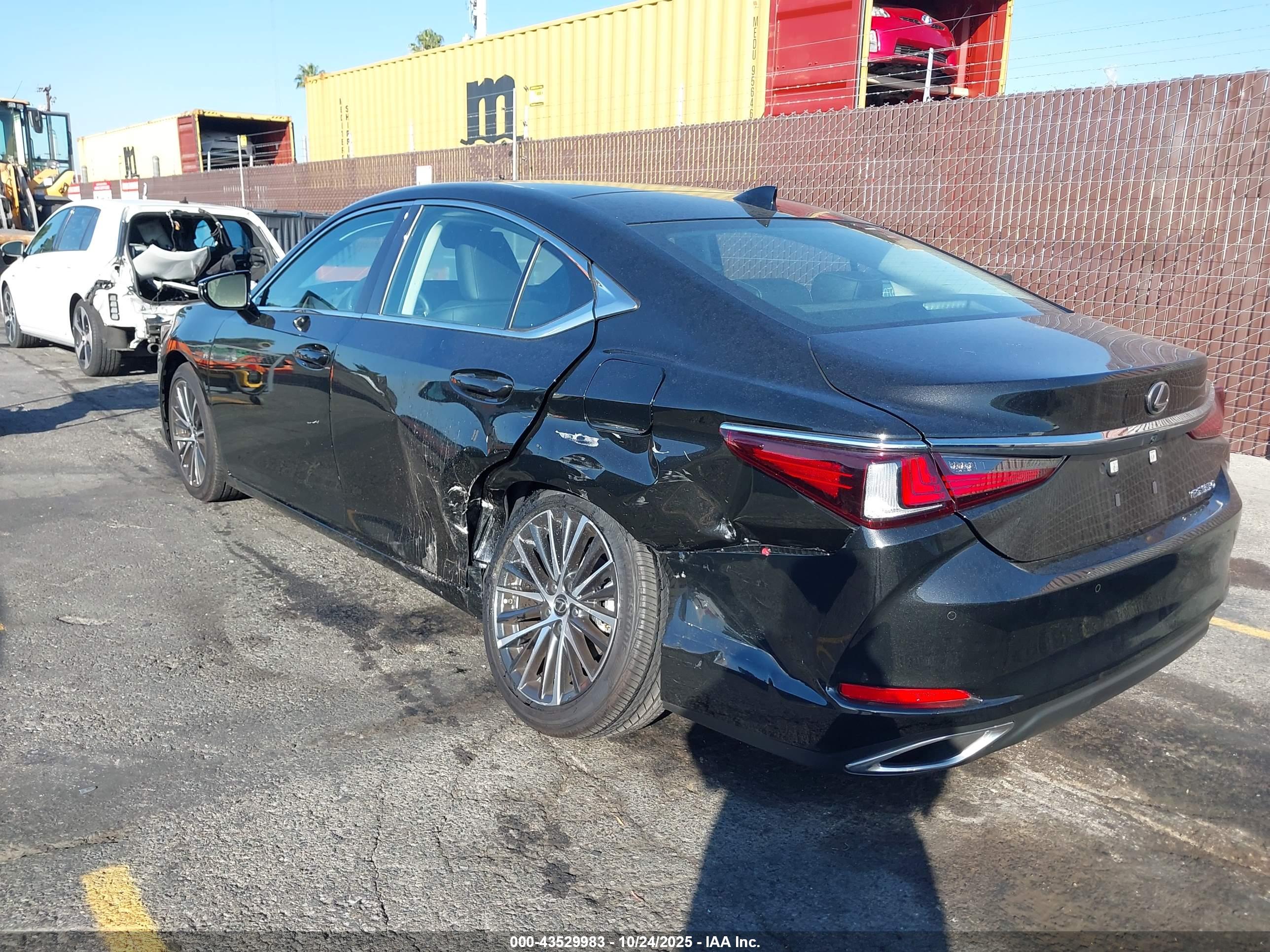 LEXUS ES image 3