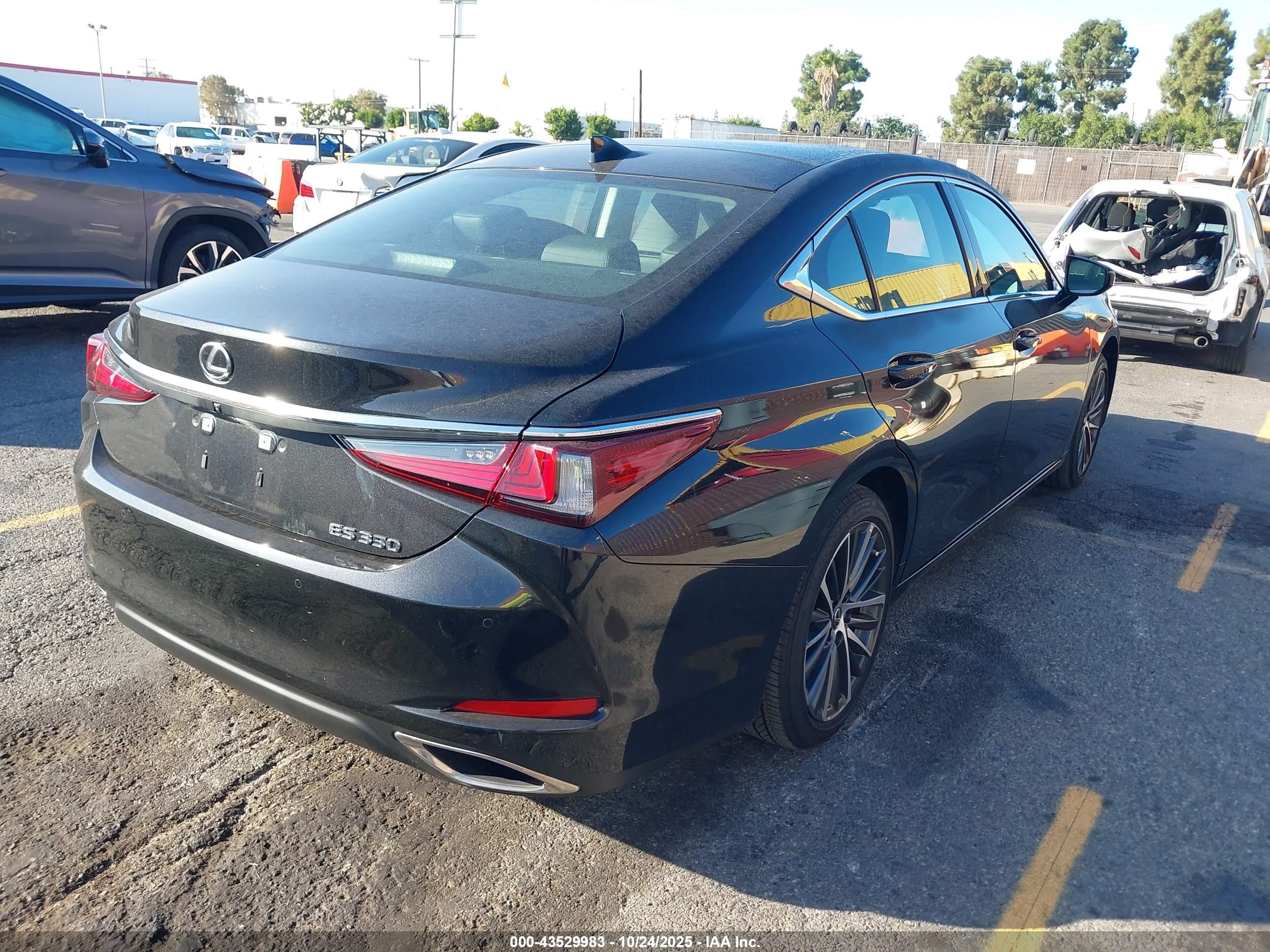 LEXUS ES image 4