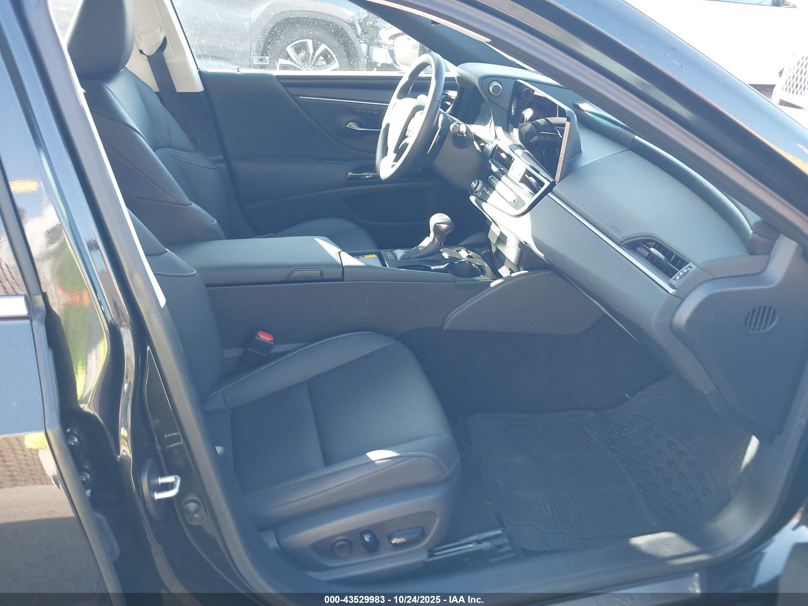 LEXUS ES image 5