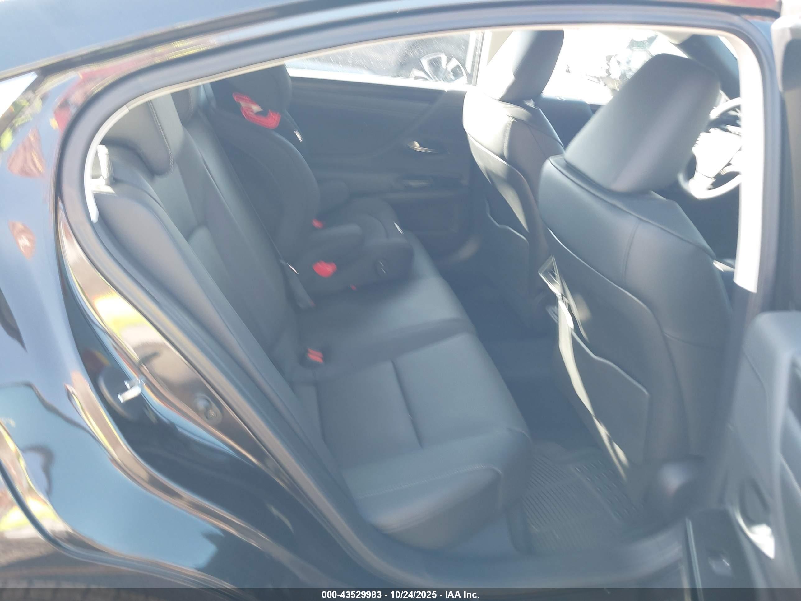 LEXUS ES image 8