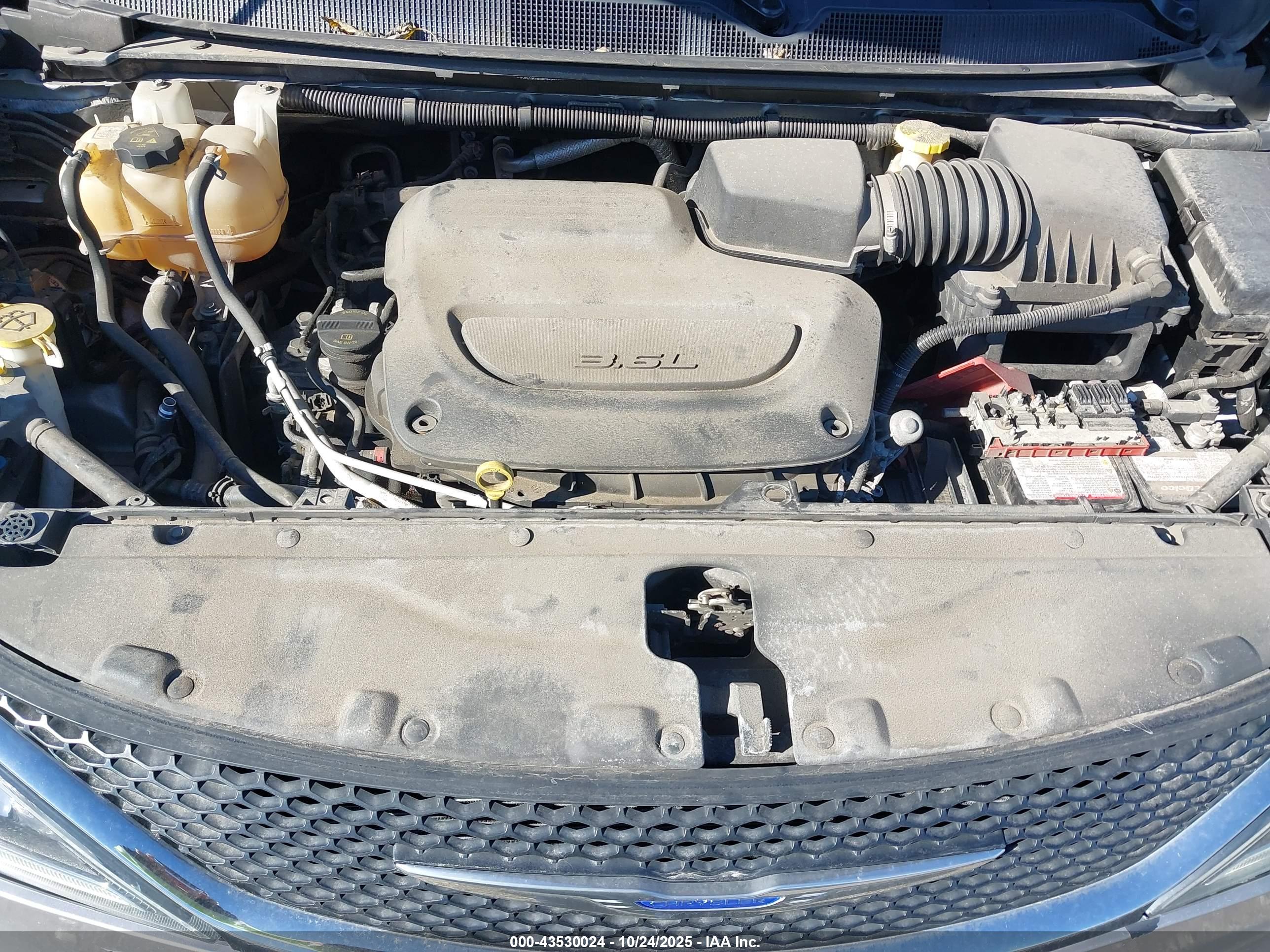 CHRYSLER PACIFICA image 10