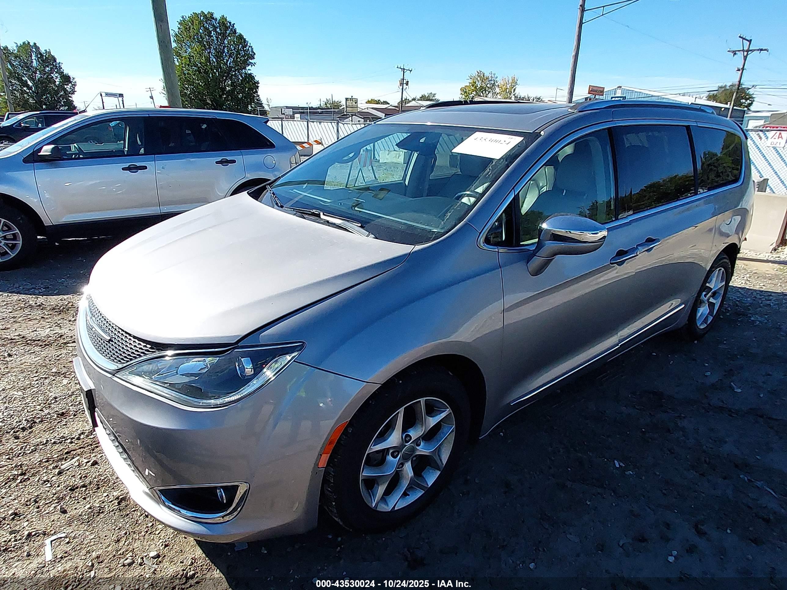 CHRYSLER PACIFICA image 2