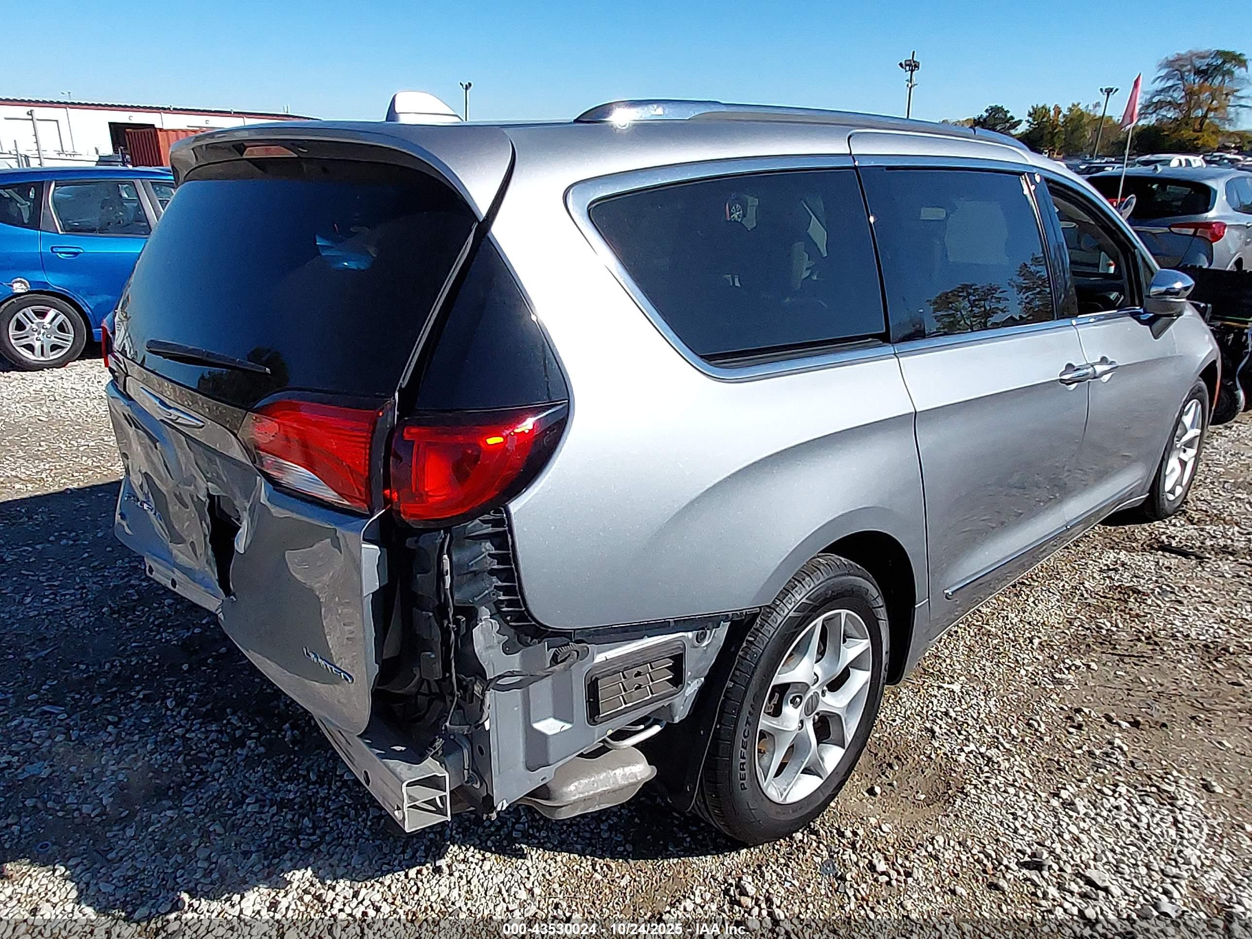 CHRYSLER PACIFICA image 4