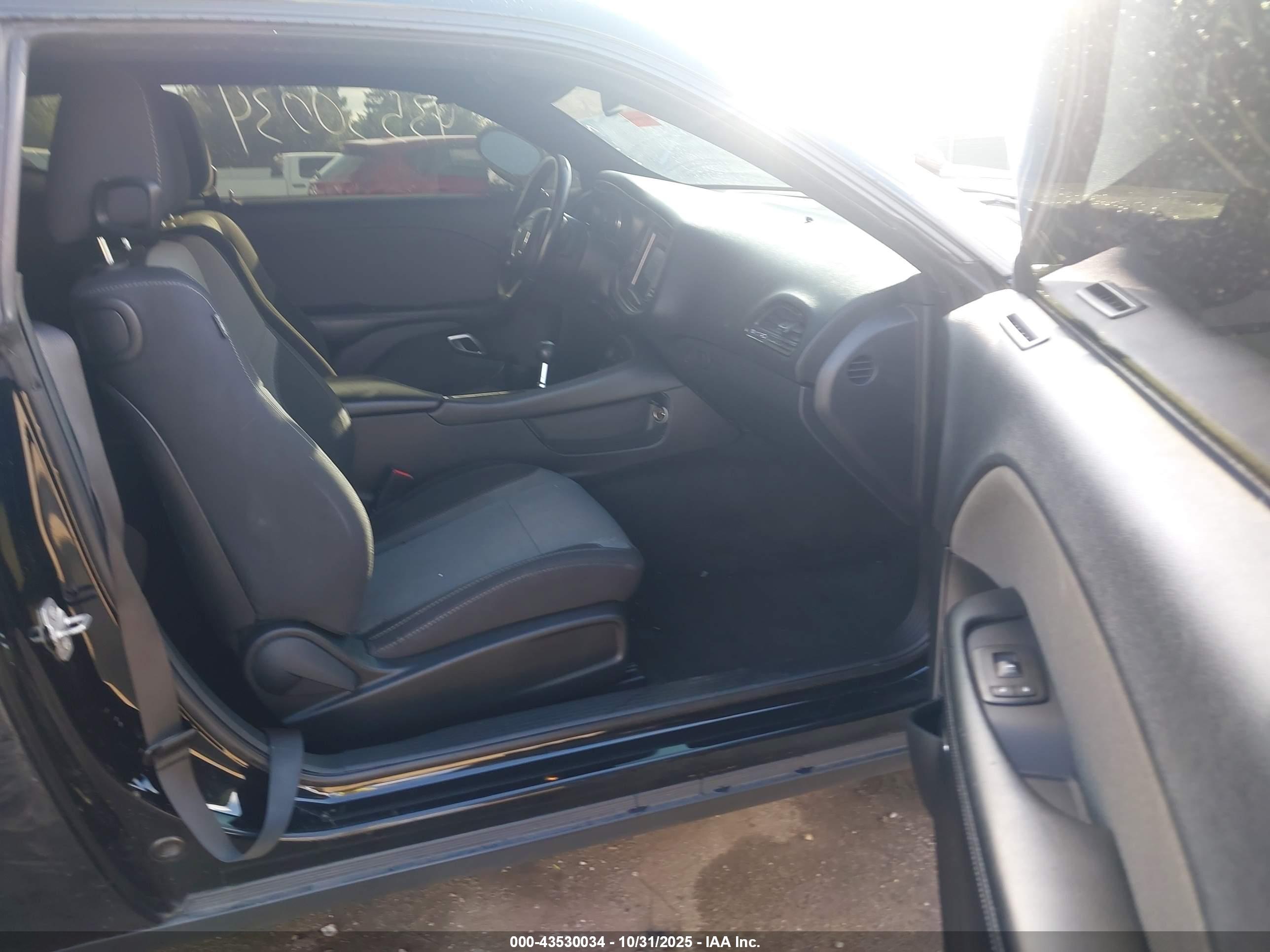 DODGE CHALLENGER image 5