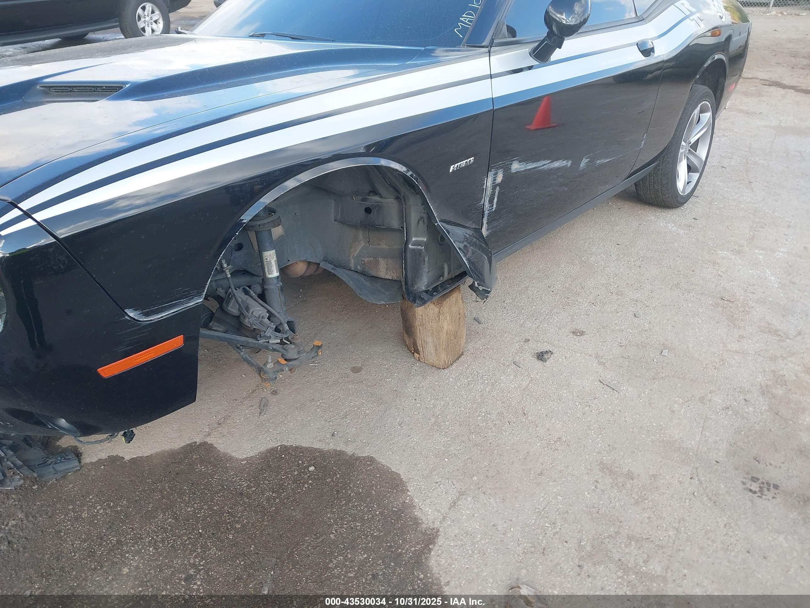 DODGE CHALLENGER image 6