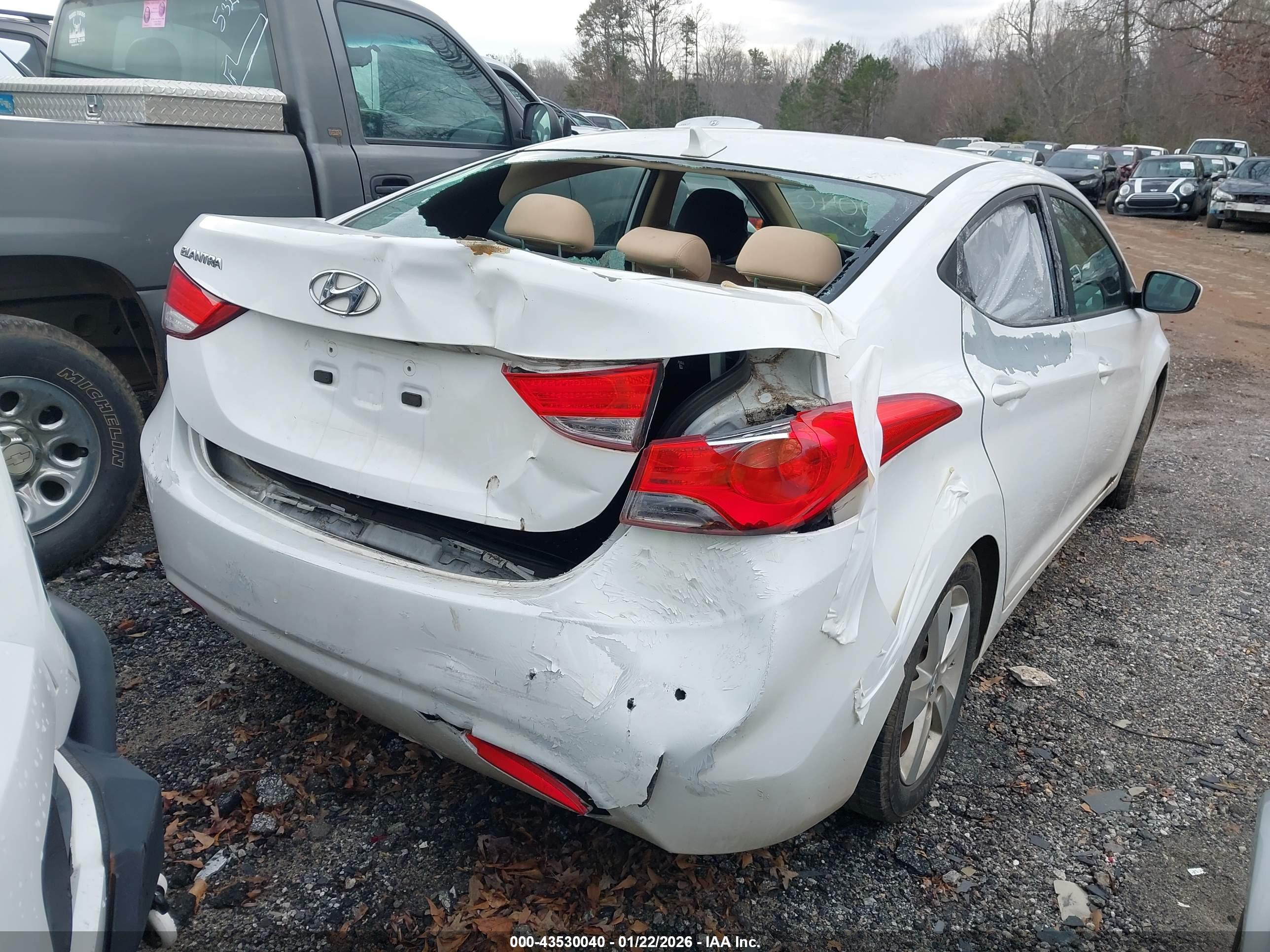 HYUNDAI ELANTRA image 4