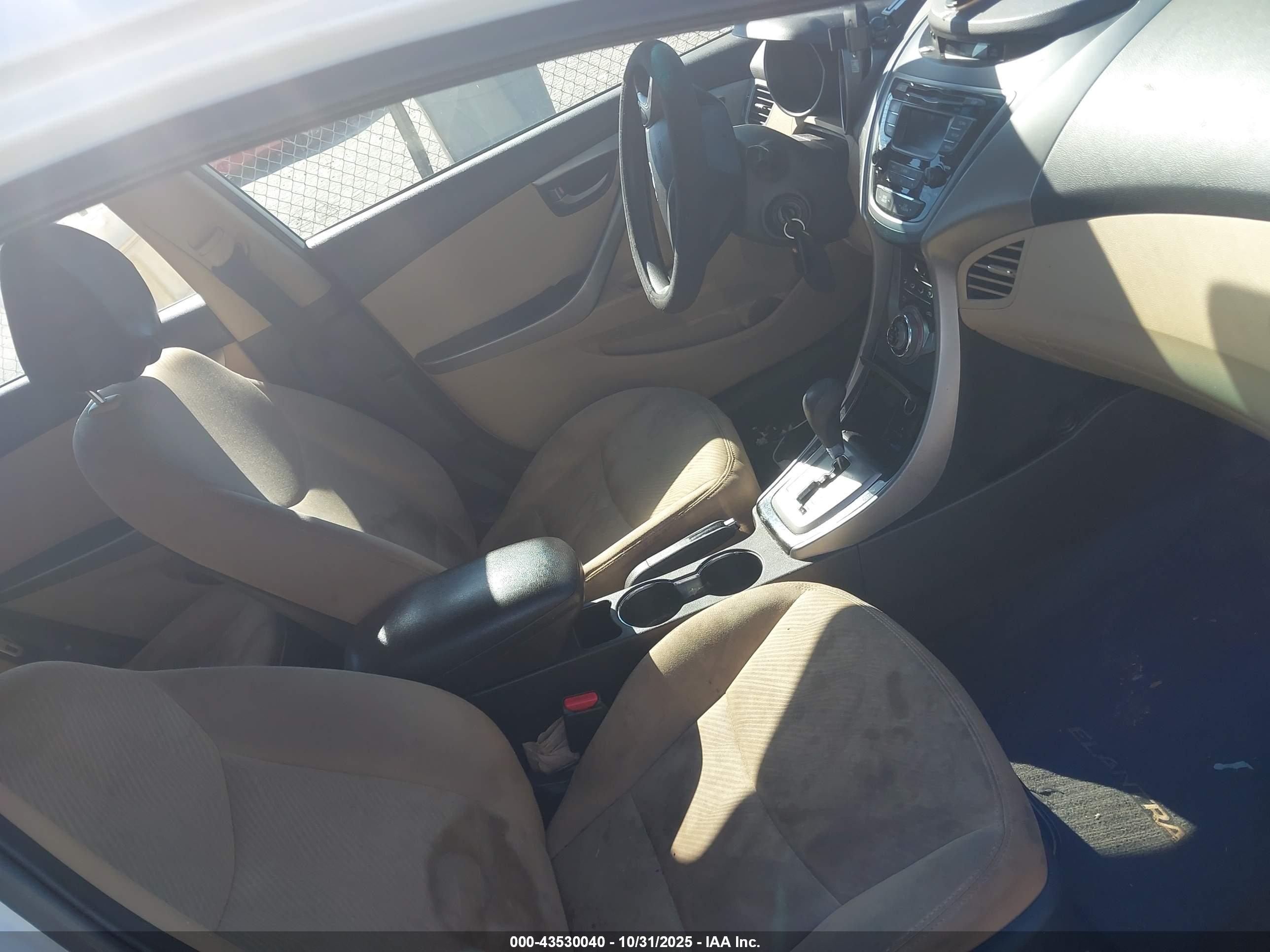 HYUNDAI ELANTRA image 5