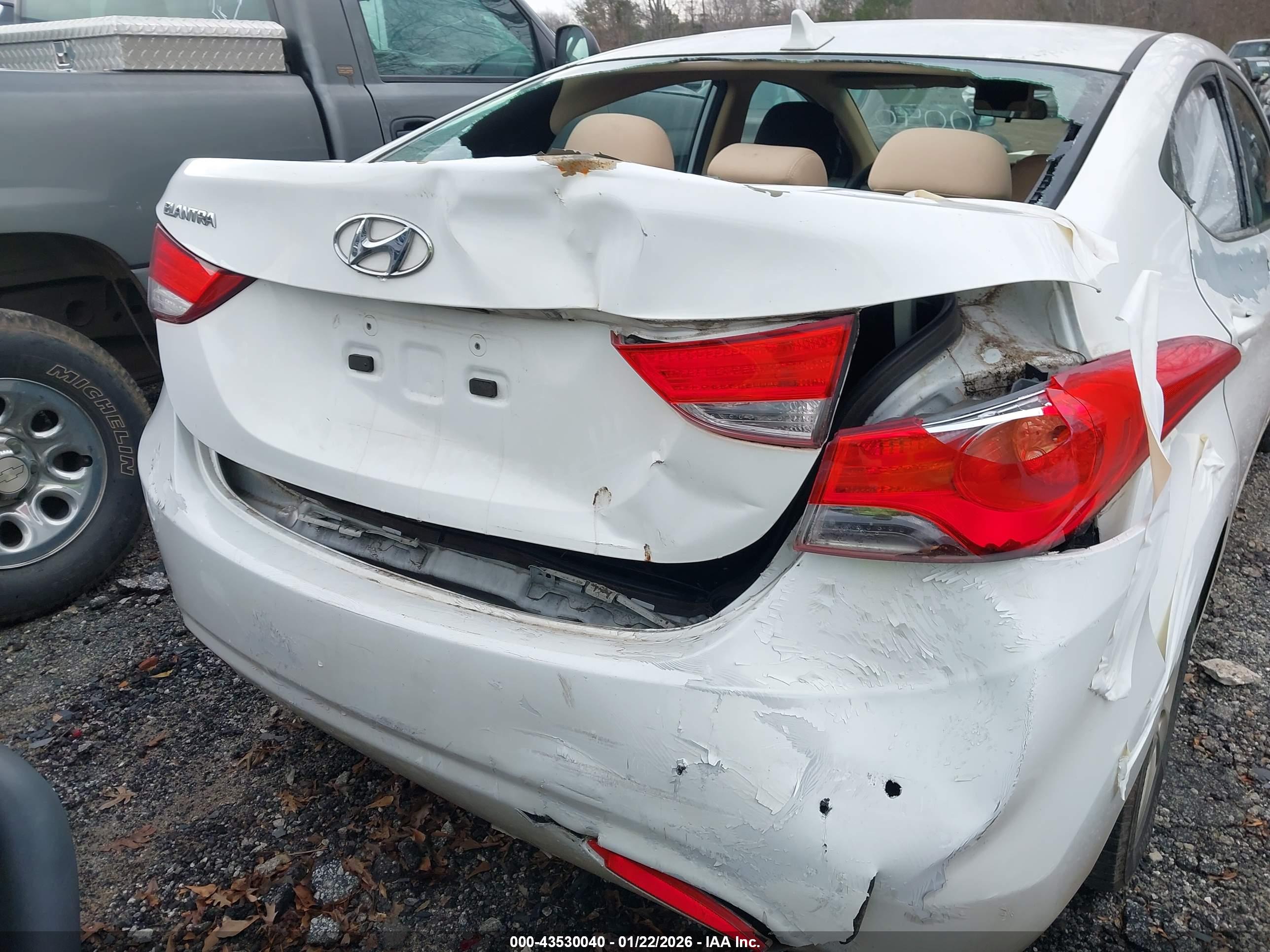 HYUNDAI ELANTRA image 6