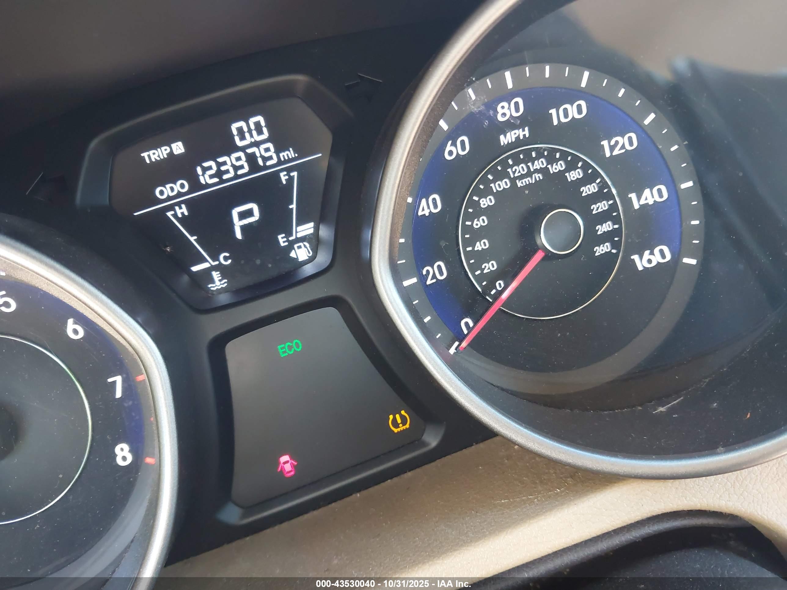HYUNDAI ELANTRA image 7
