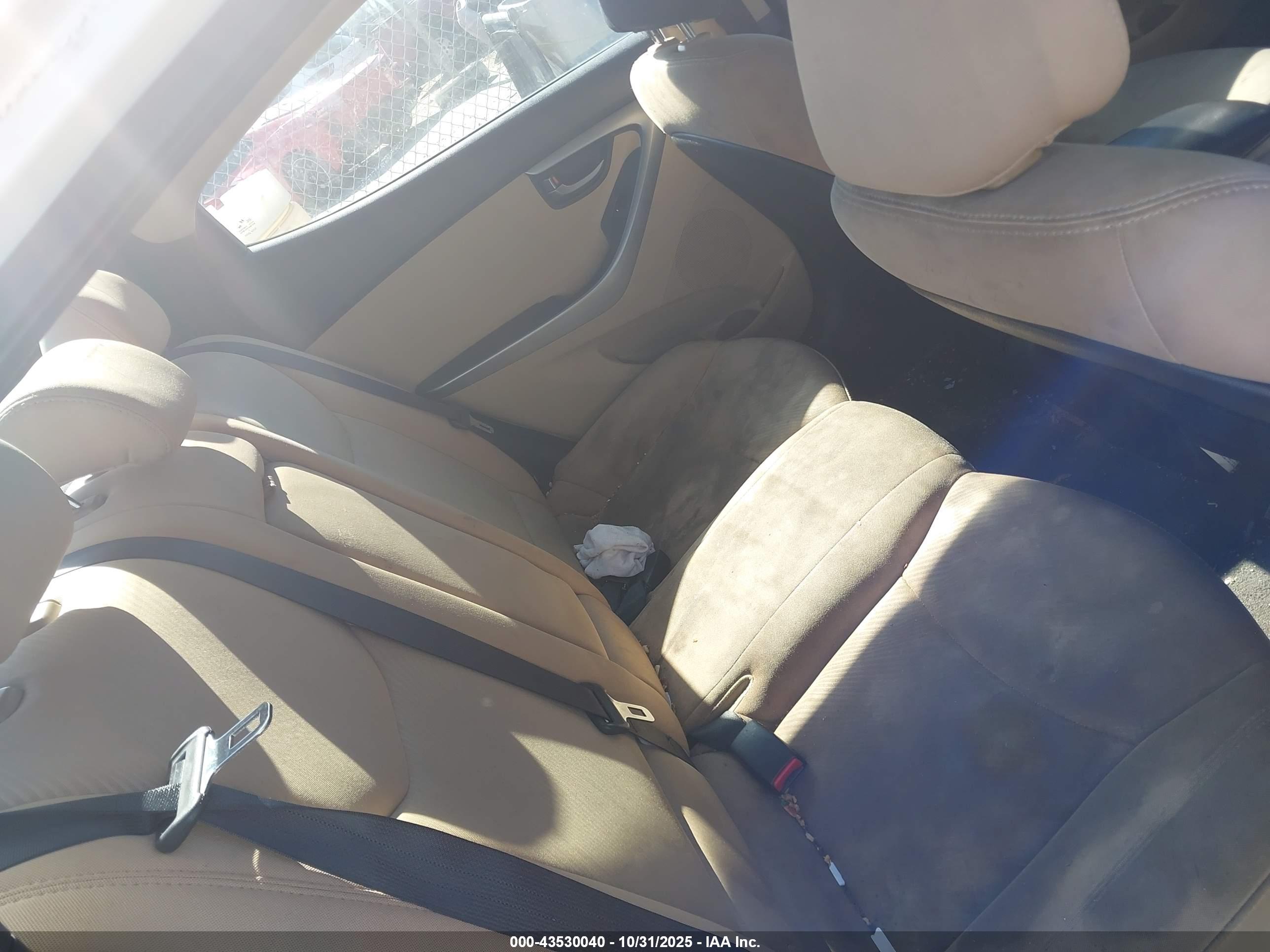 HYUNDAI ELANTRA image 8