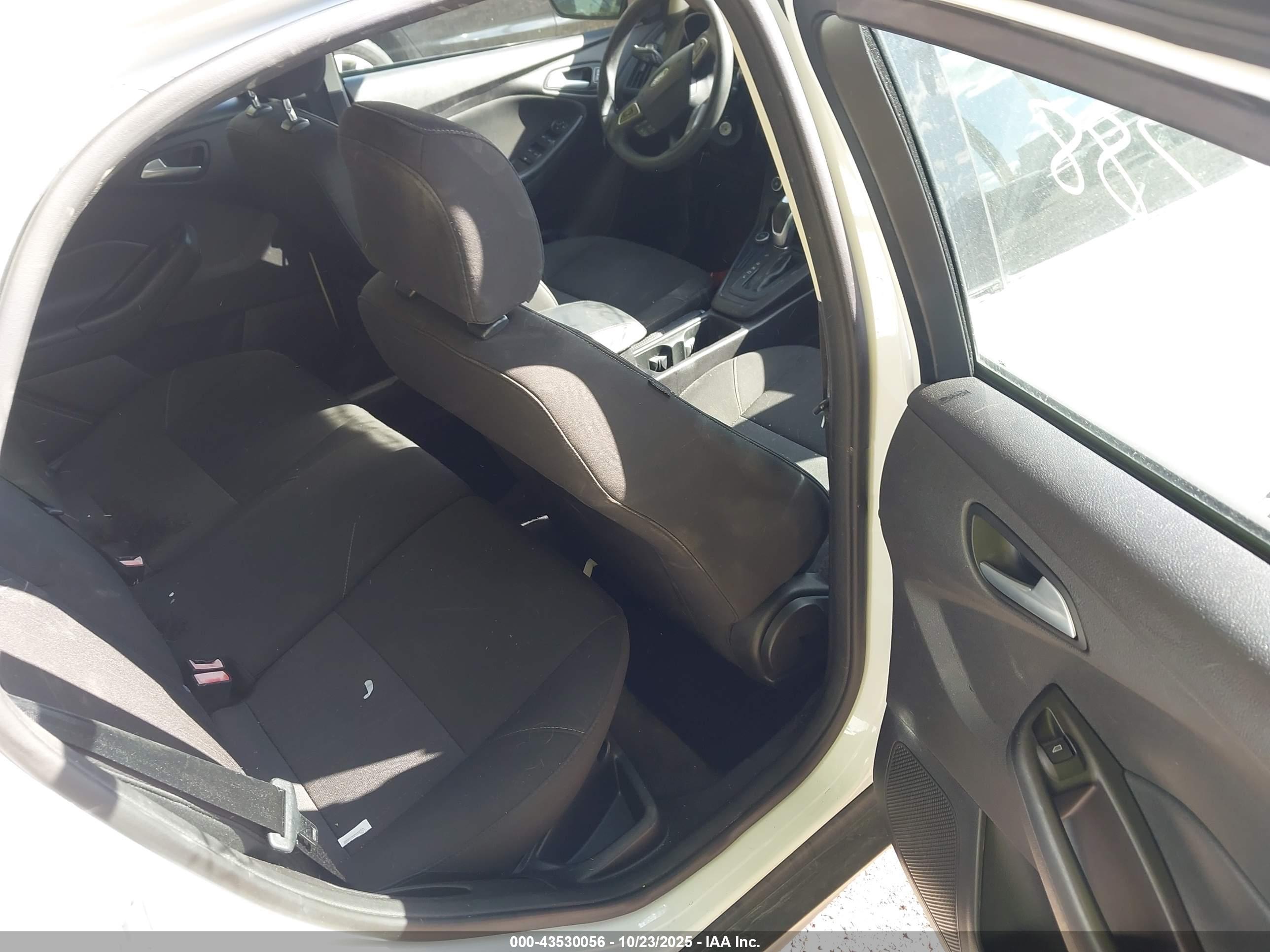 FORD FOCUS image 8