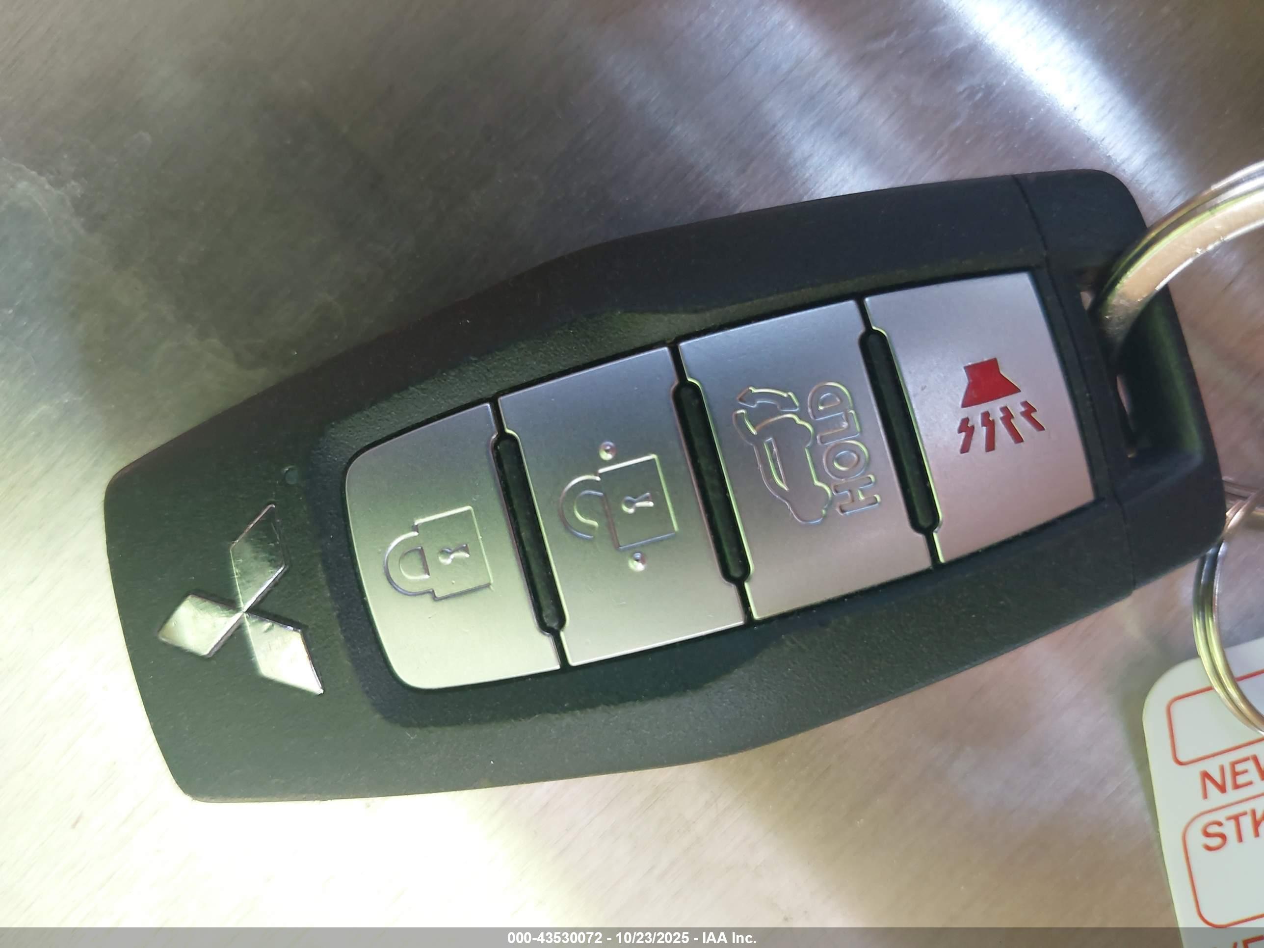 MITSUBISHI OUTLANDER image 11