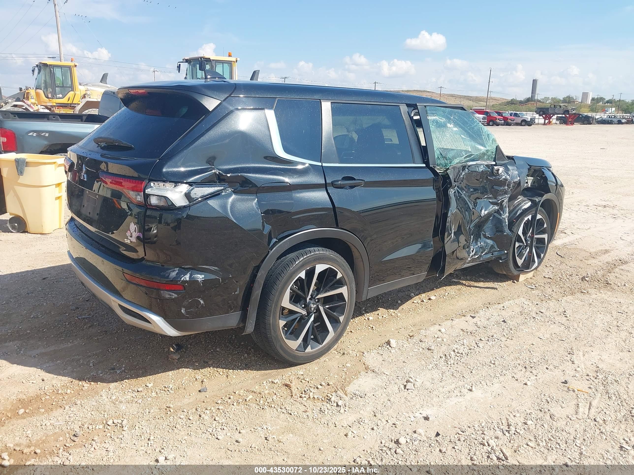 MITSUBISHI OUTLANDER image 4