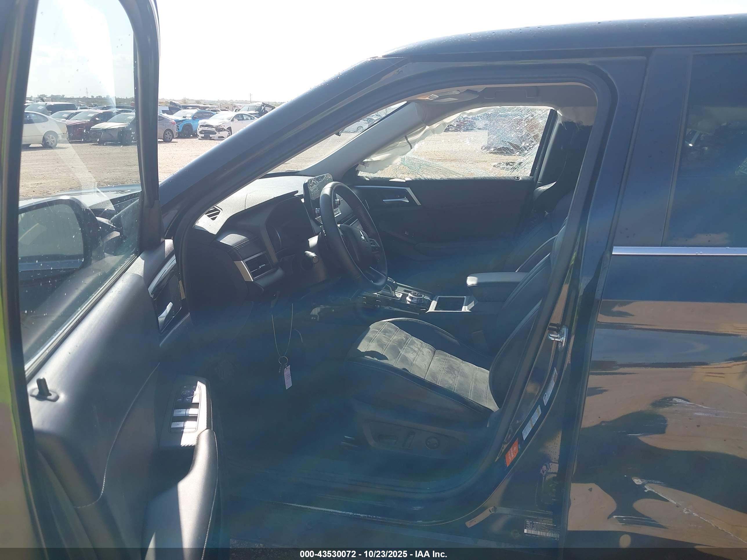 MITSUBISHI OUTLANDER image 5