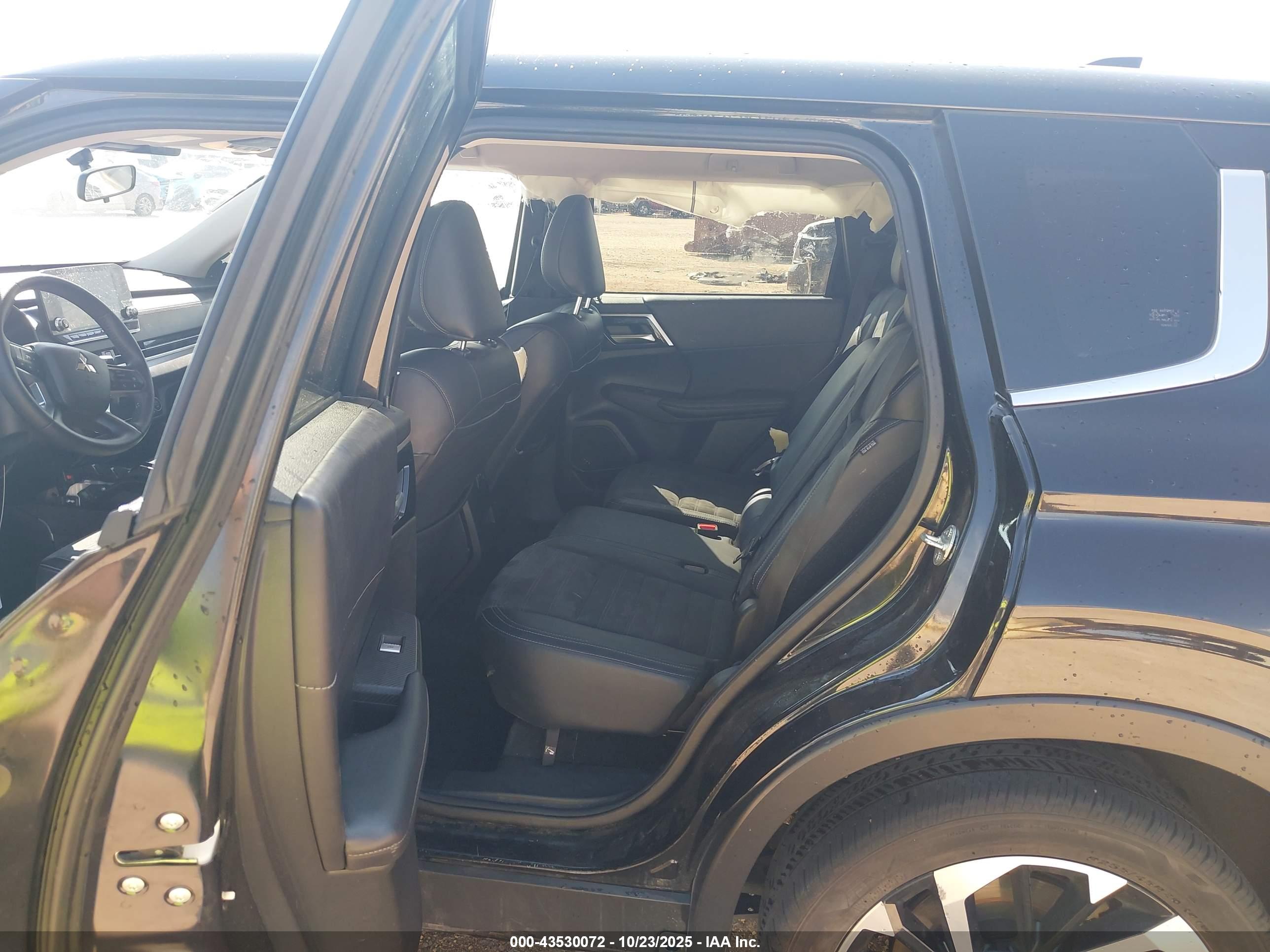 MITSUBISHI OUTLANDER image 8