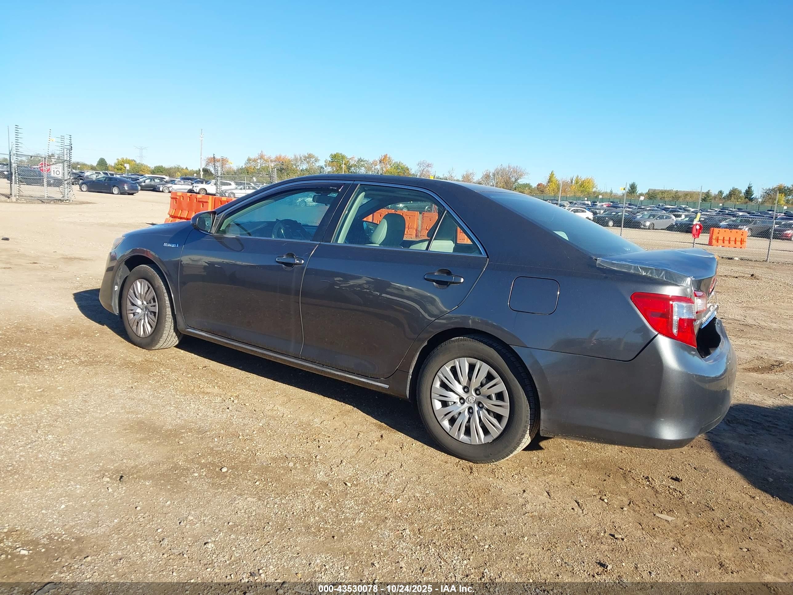 TOYOTA CAMRY image 3