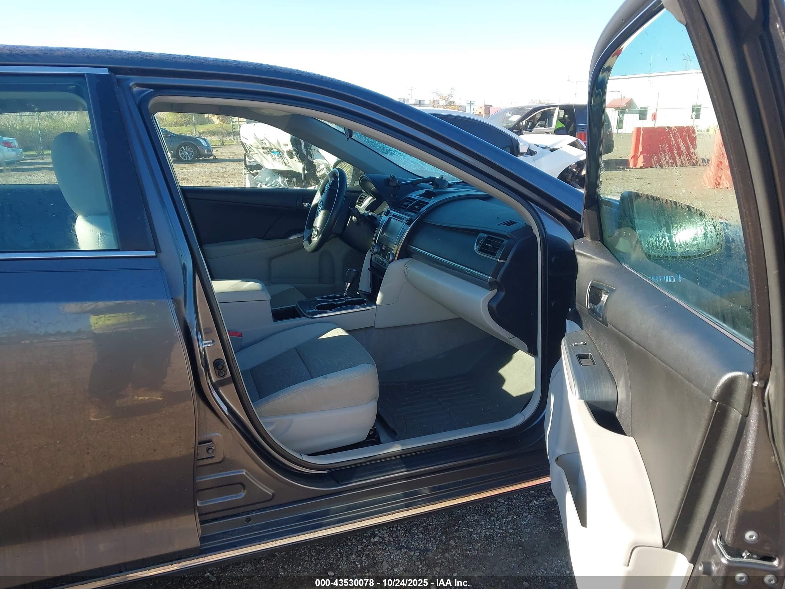 TOYOTA CAMRY image 5