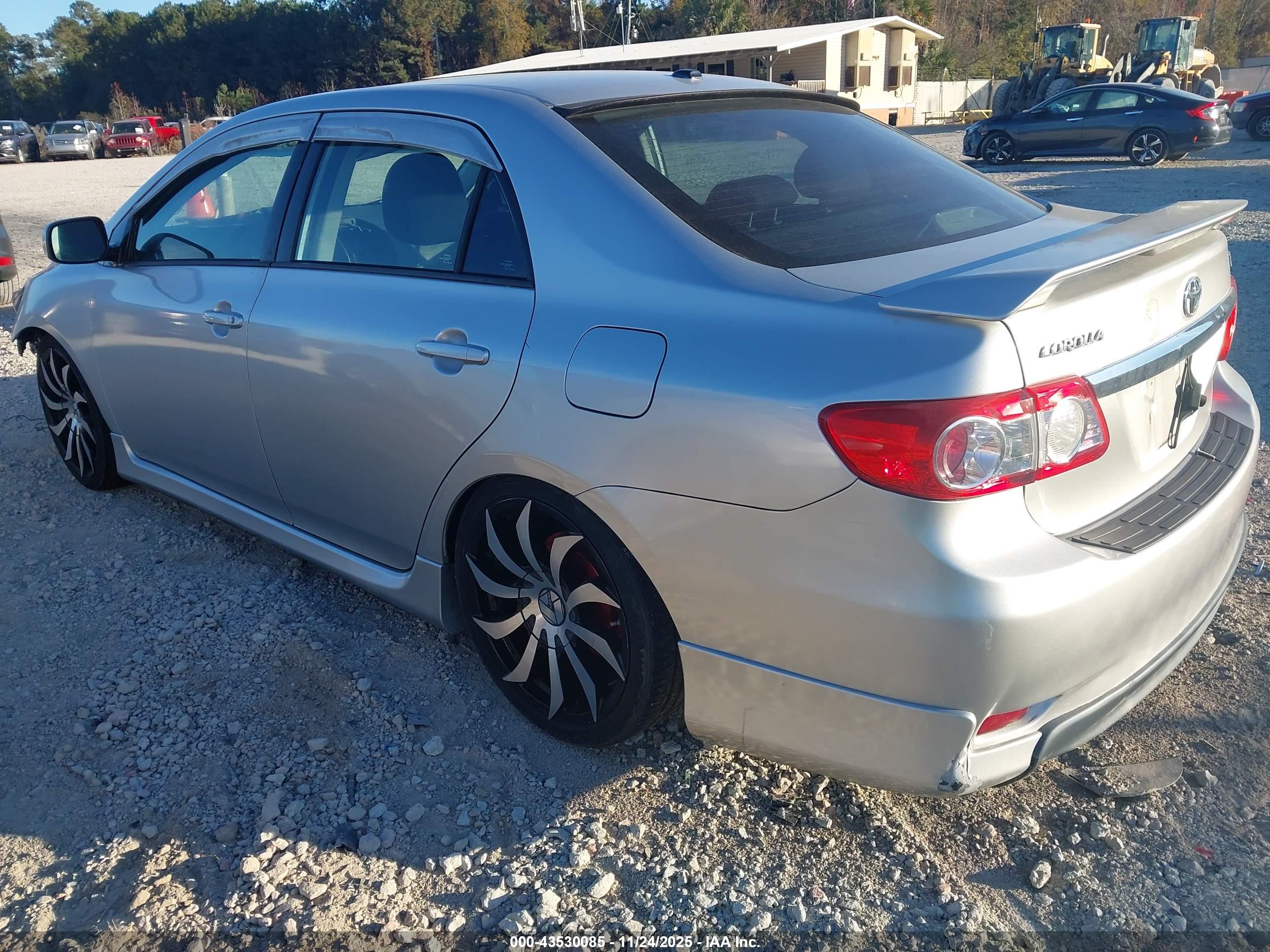 TOYOTA COROLLA image 3