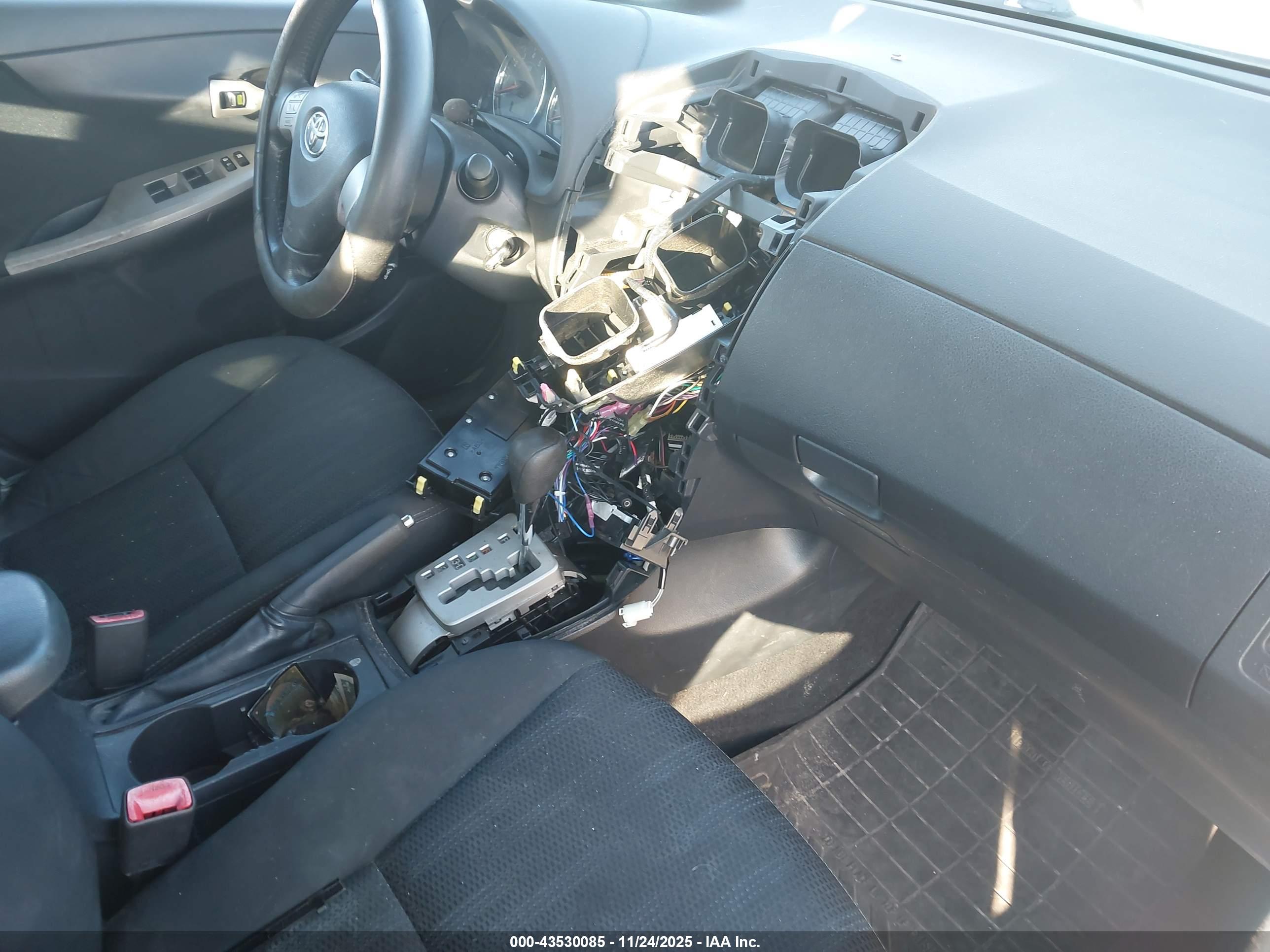 TOYOTA COROLLA image 5