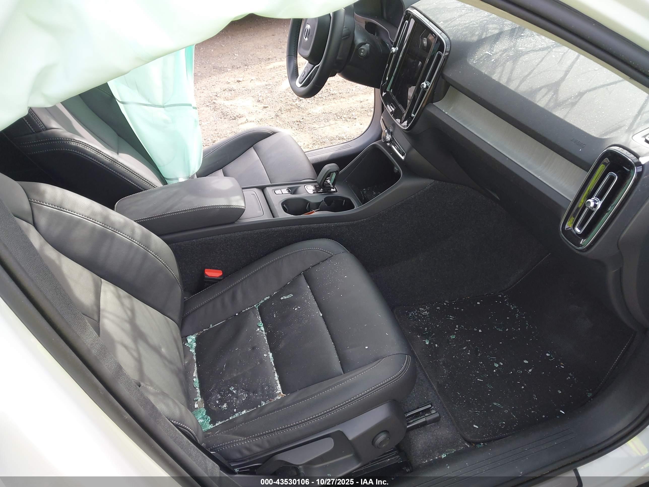 VOLVO XC40 image 5