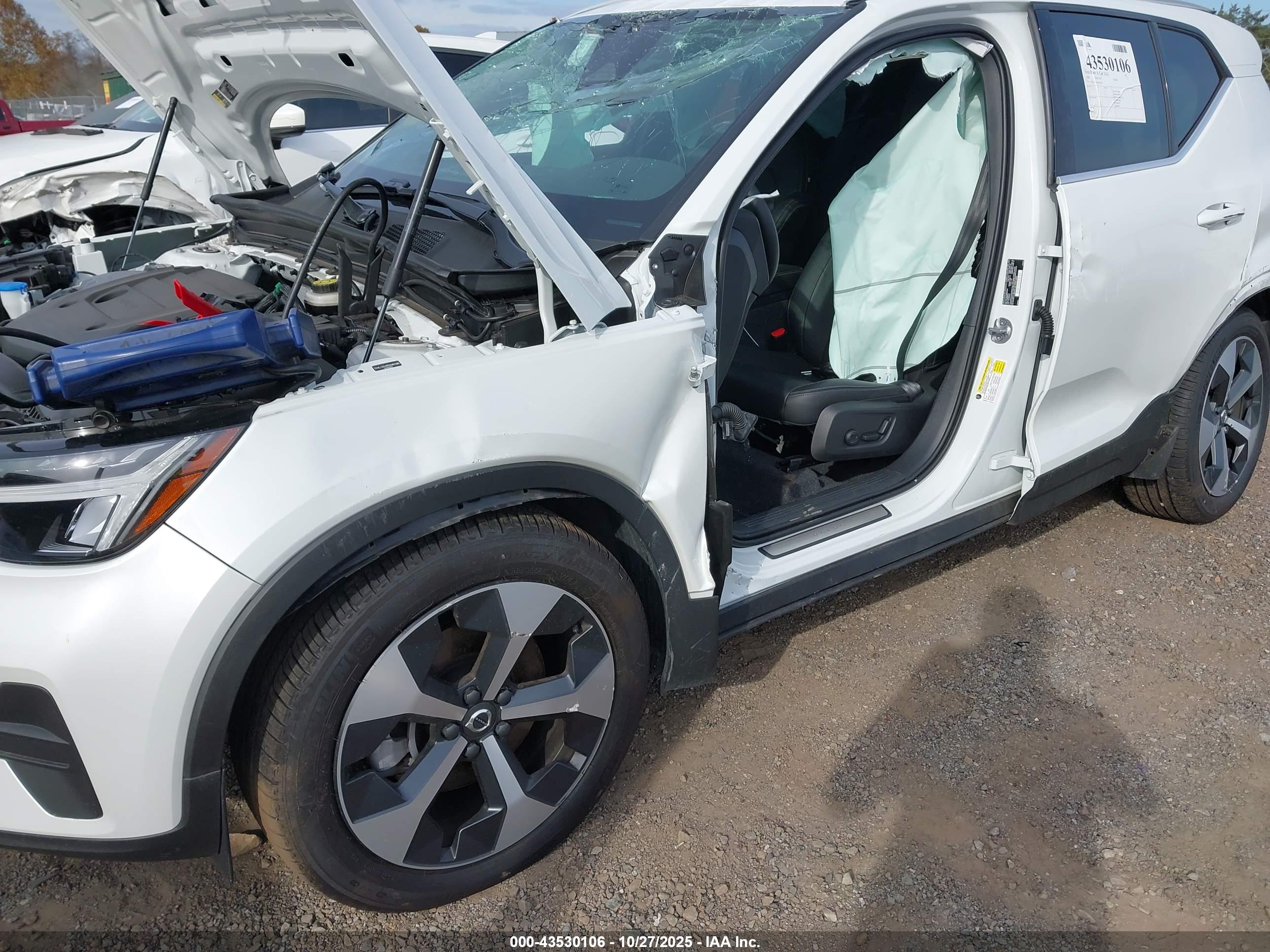 VOLVO XC40 image 6