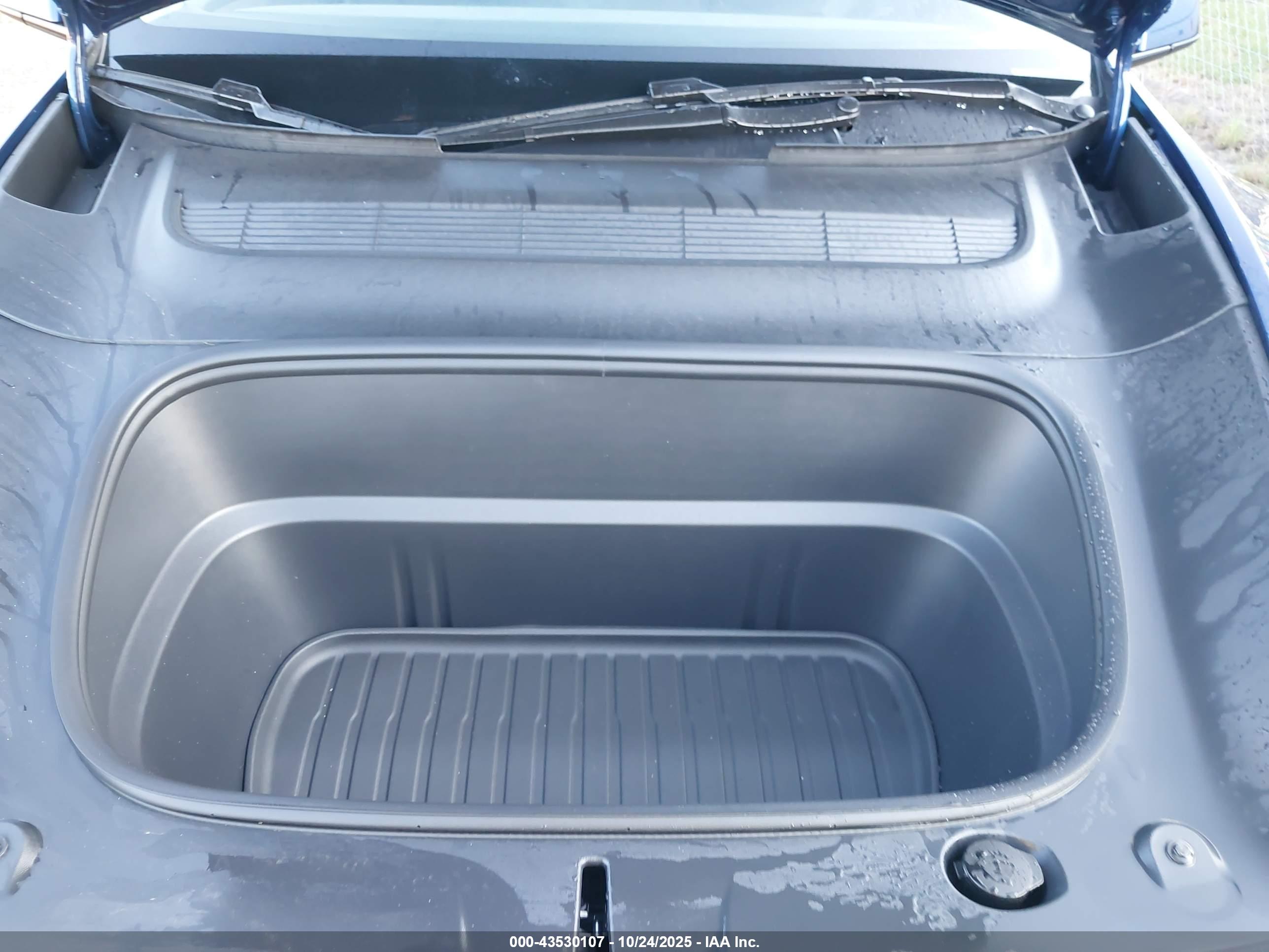 TESLA MODEL image 10