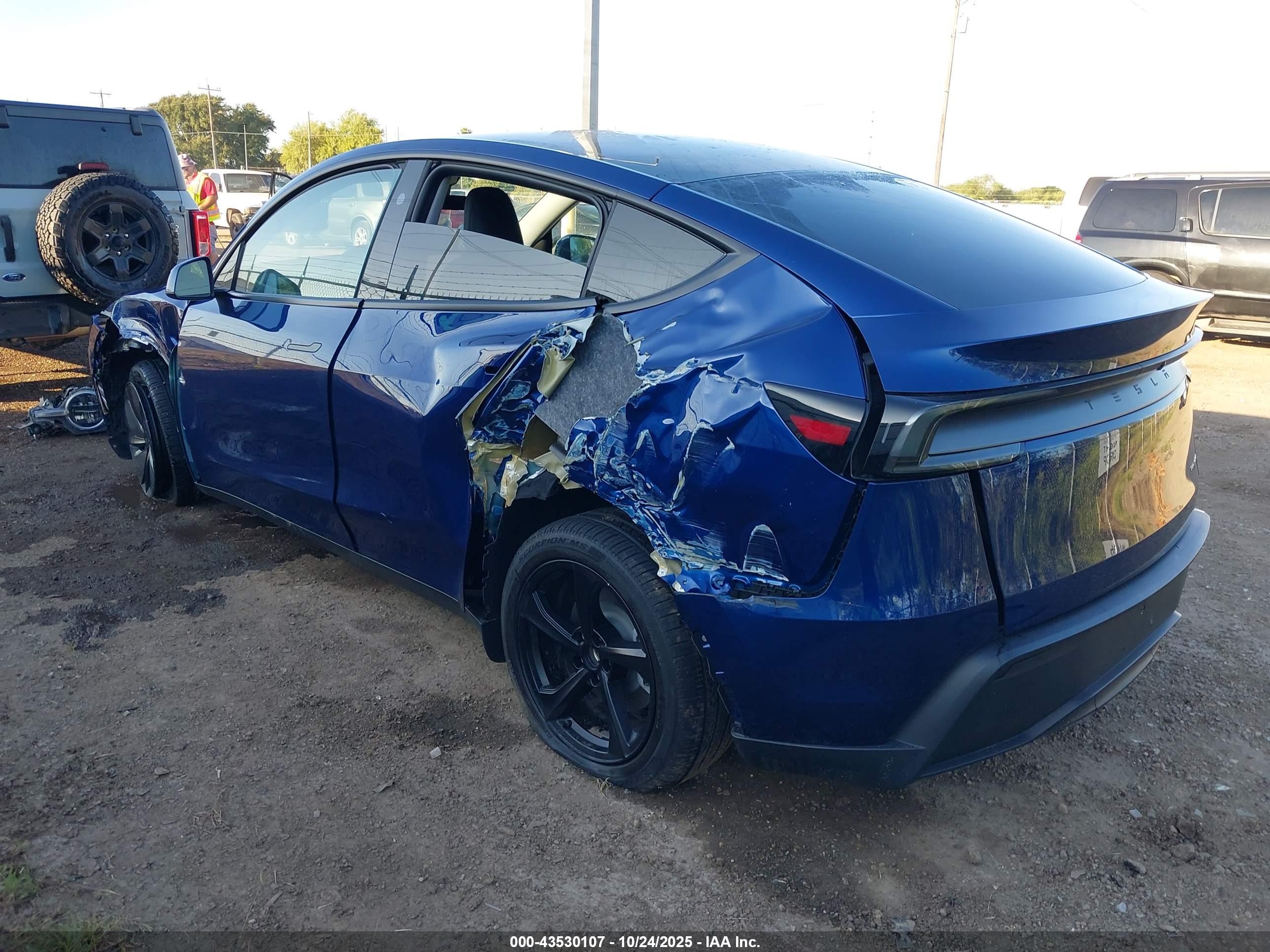 TESLA MODEL image 3
