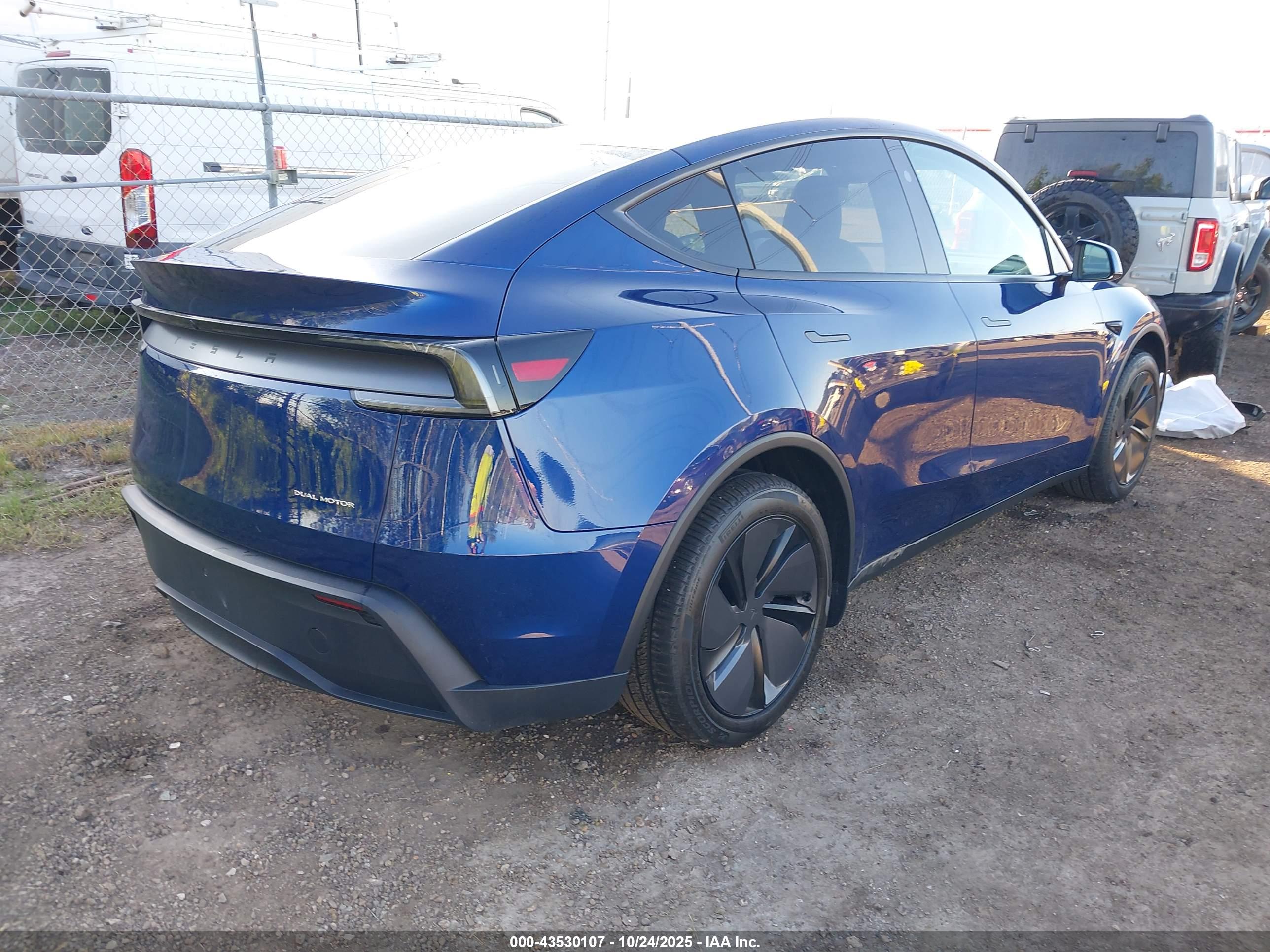 TESLA MODEL image 4
