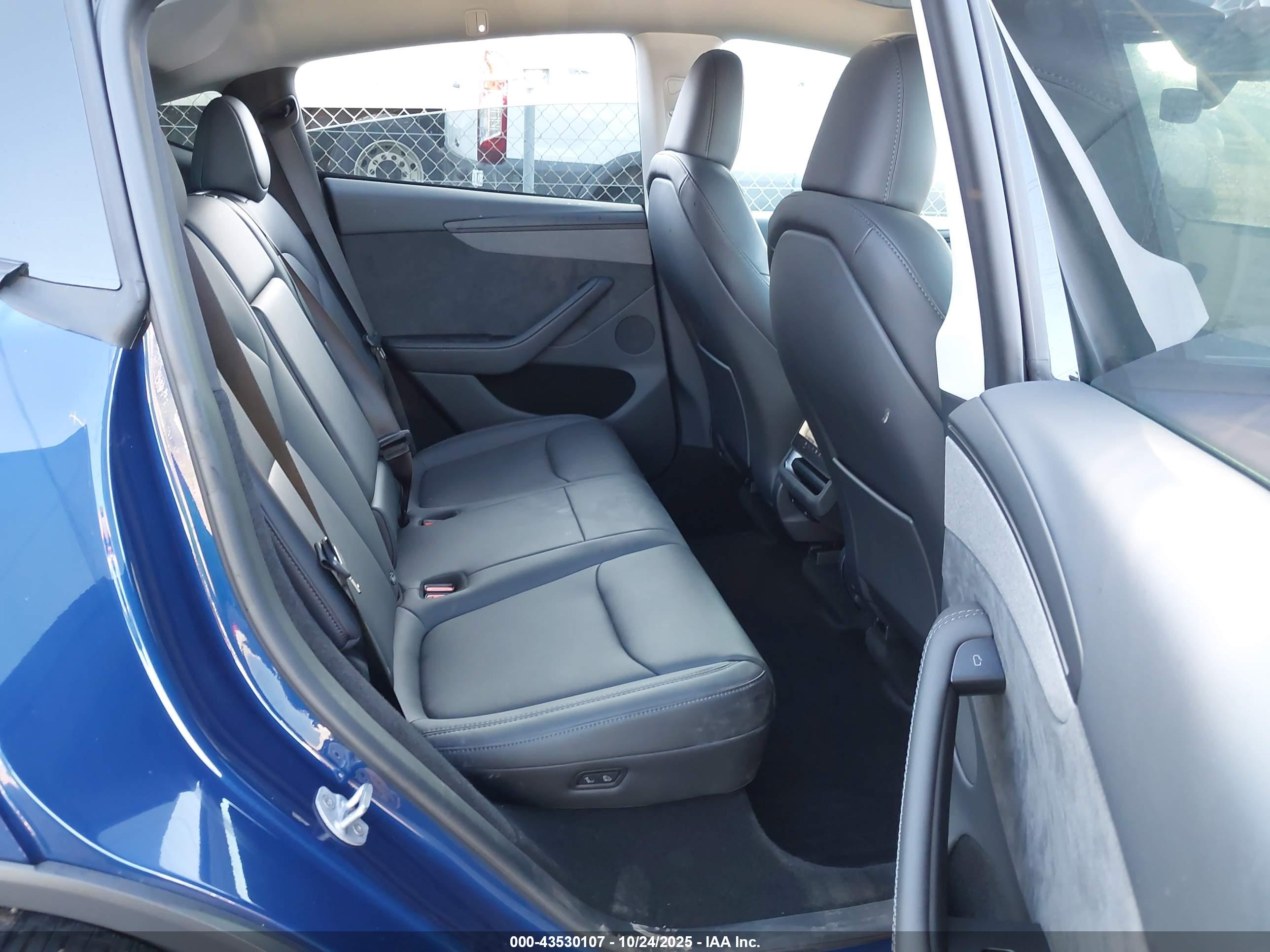 TESLA MODEL image 8