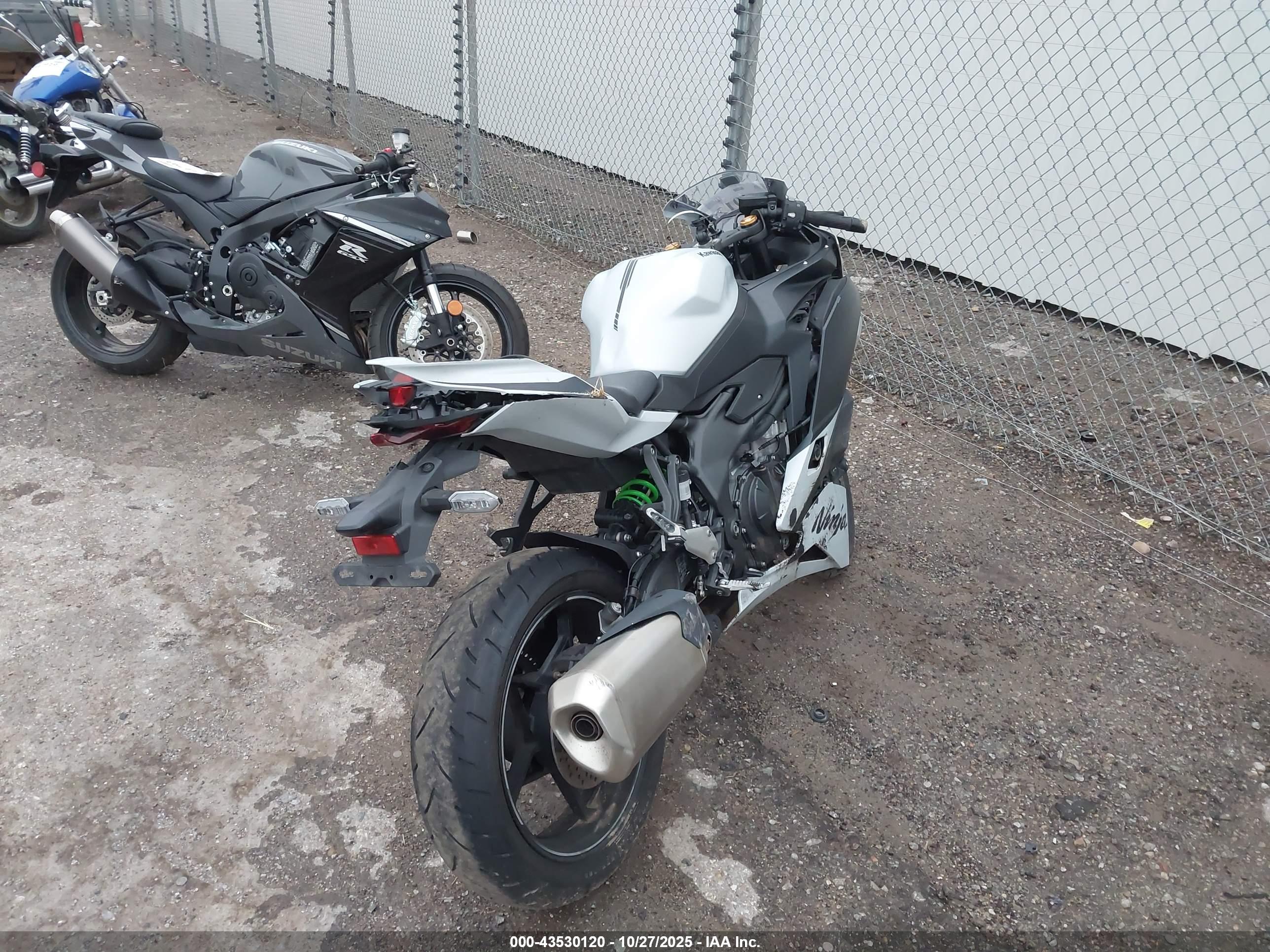 KAWASAKI ZX400 image 4