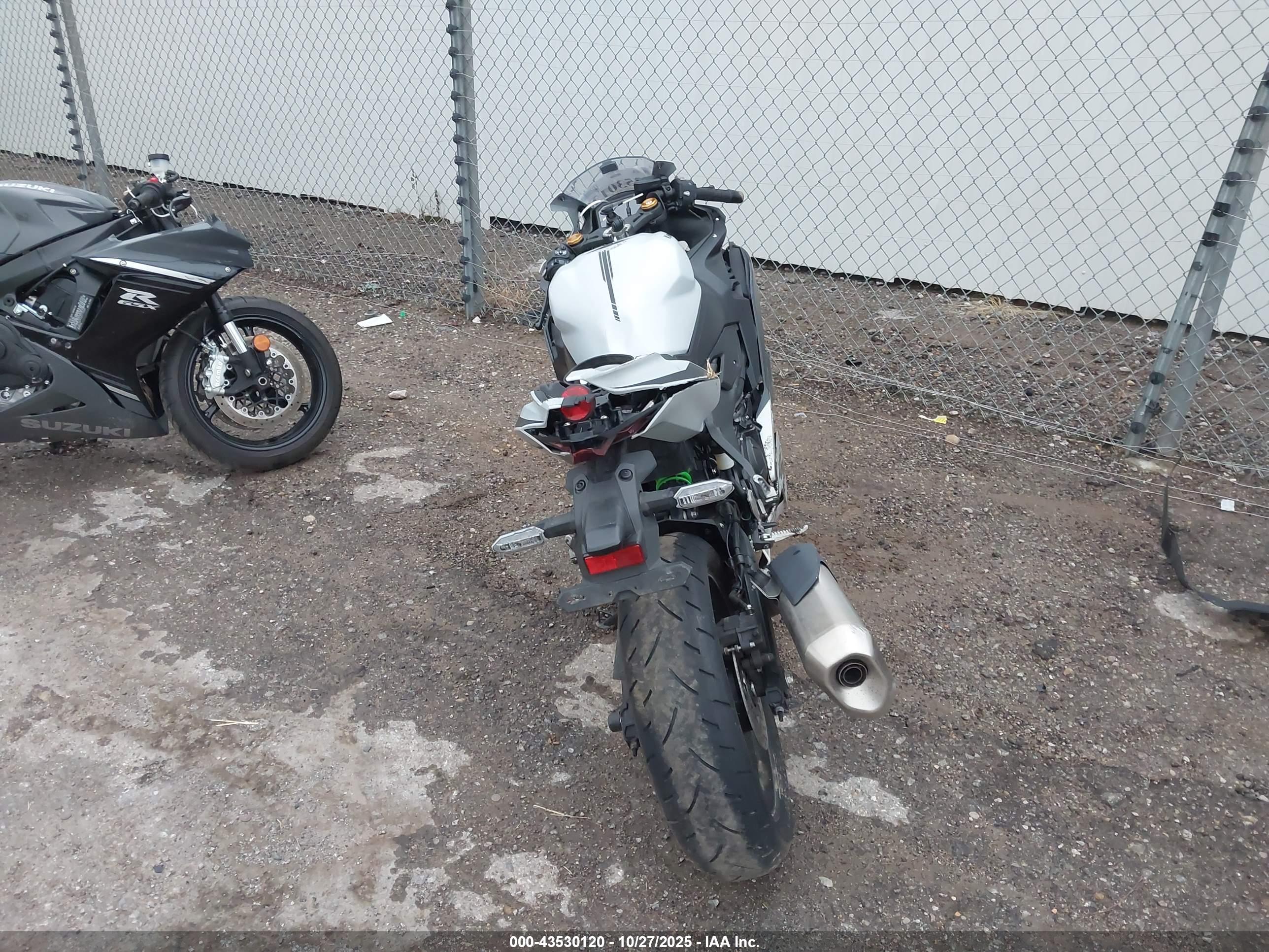 KAWASAKI ZX400 image 6