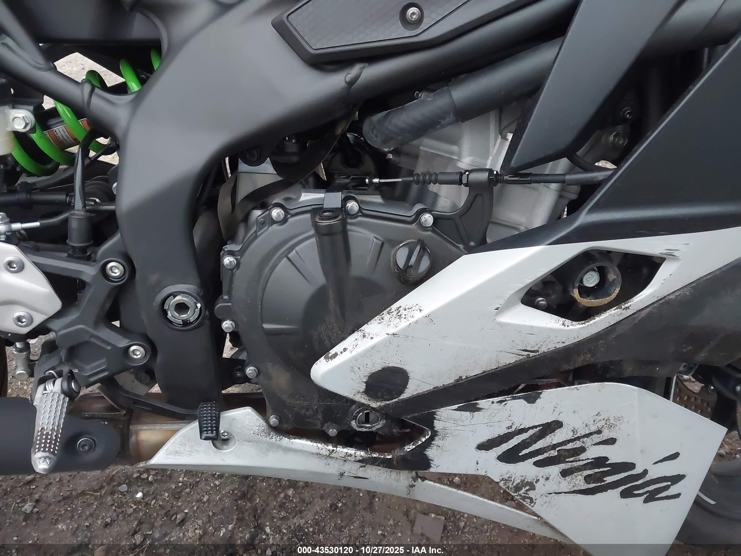 KAWASAKI ZX400 image 8