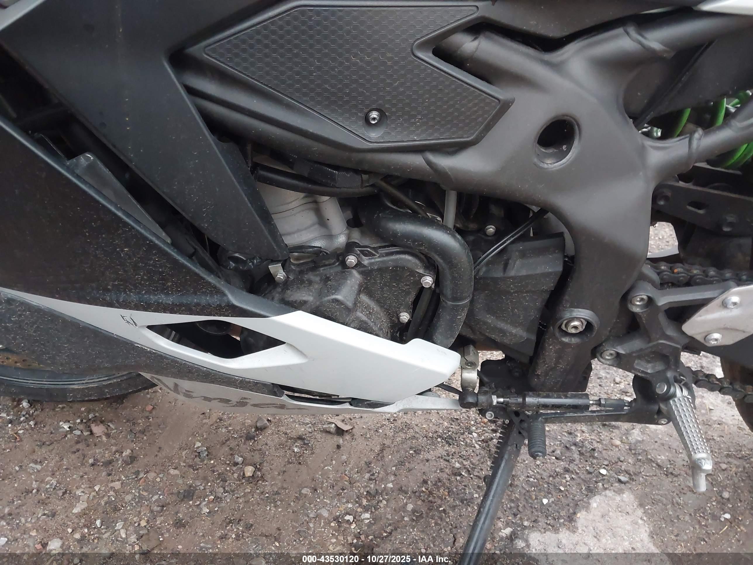 KAWASAKI ZX400 image 9