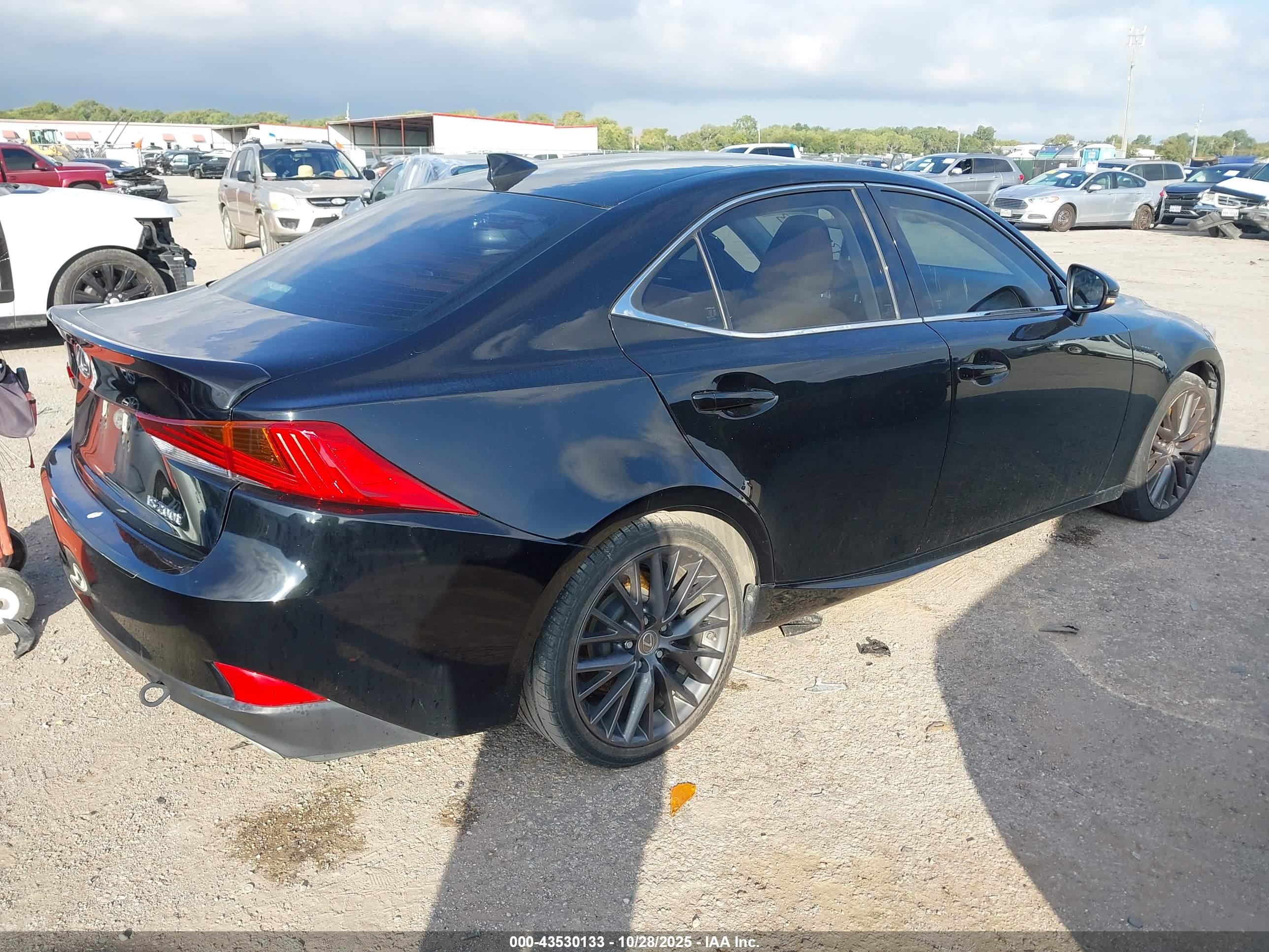 LEXUS IS image 4