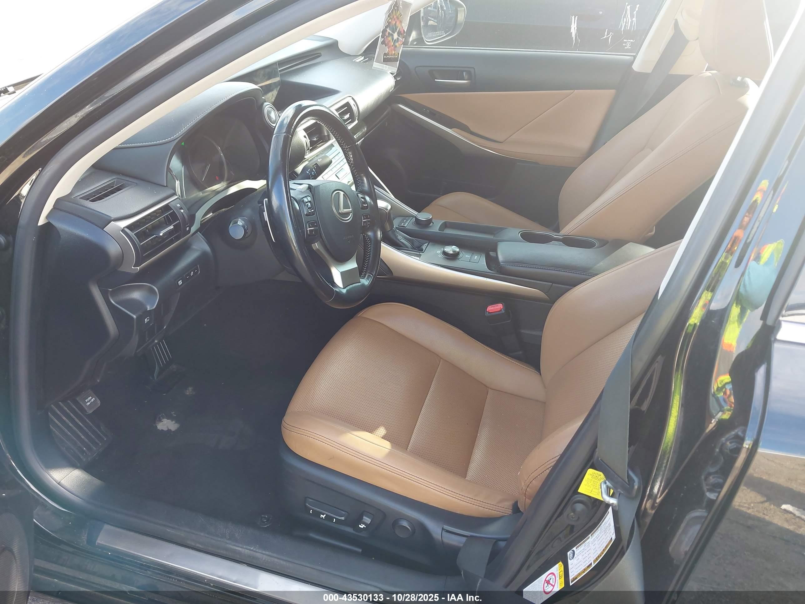 LEXUS IS image 5